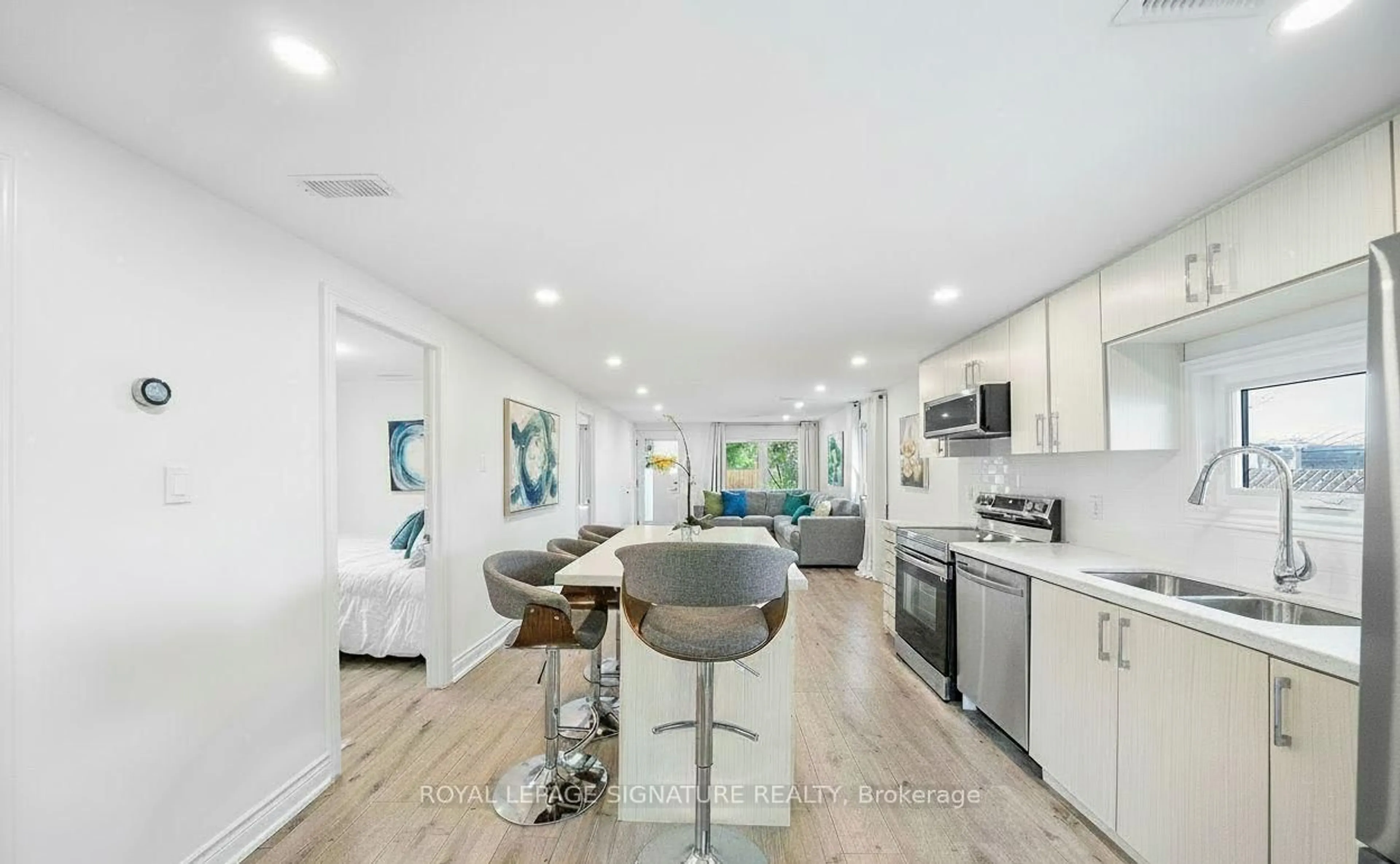 Open concept kitchen, unknown for 335 Miami Dr, Georgina Ontario L4P 2Z6