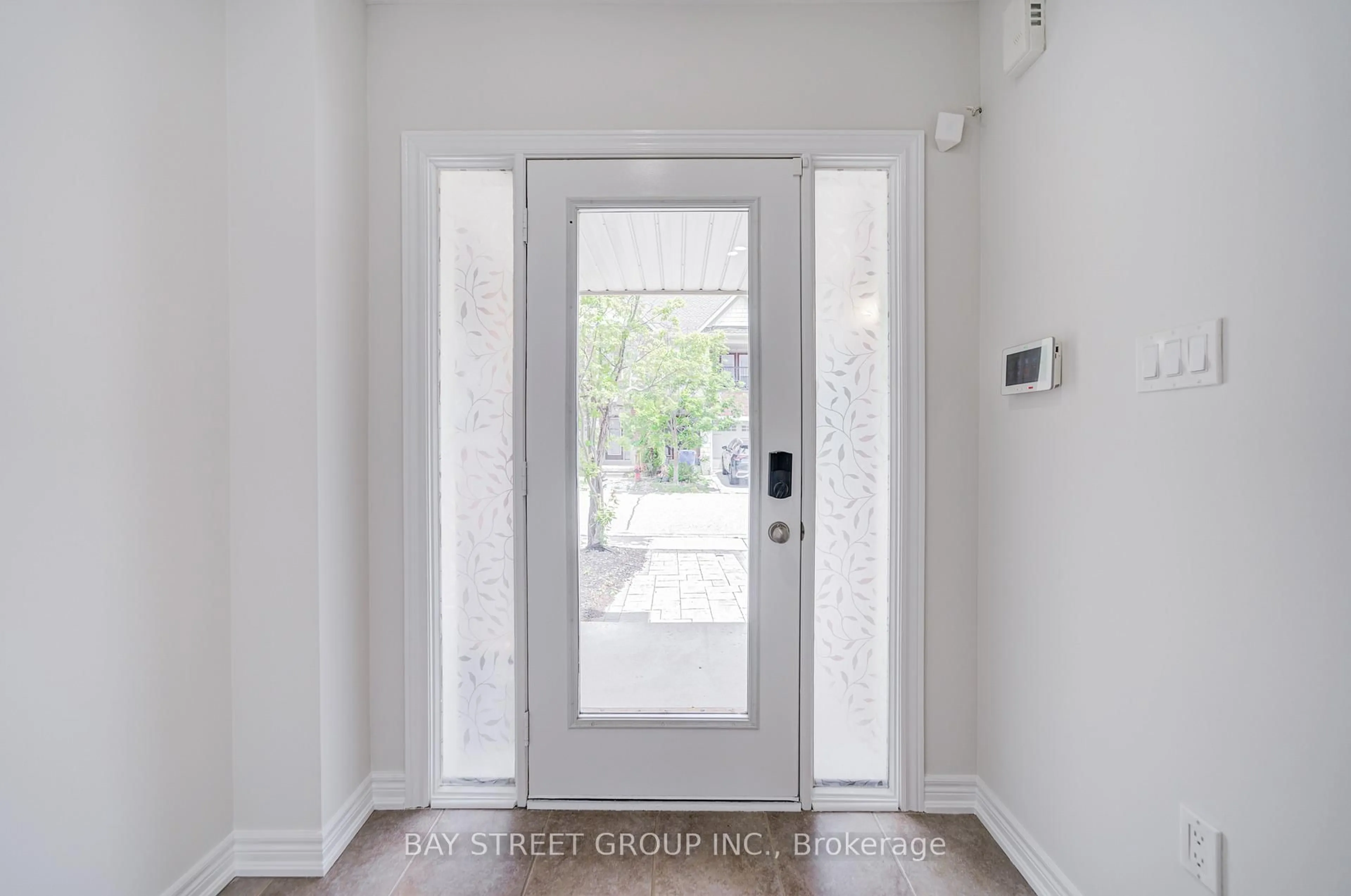 Indoor entryway for 22 Latitude Lane, Whitchurch-Stouffville Ontario L4A 0T1