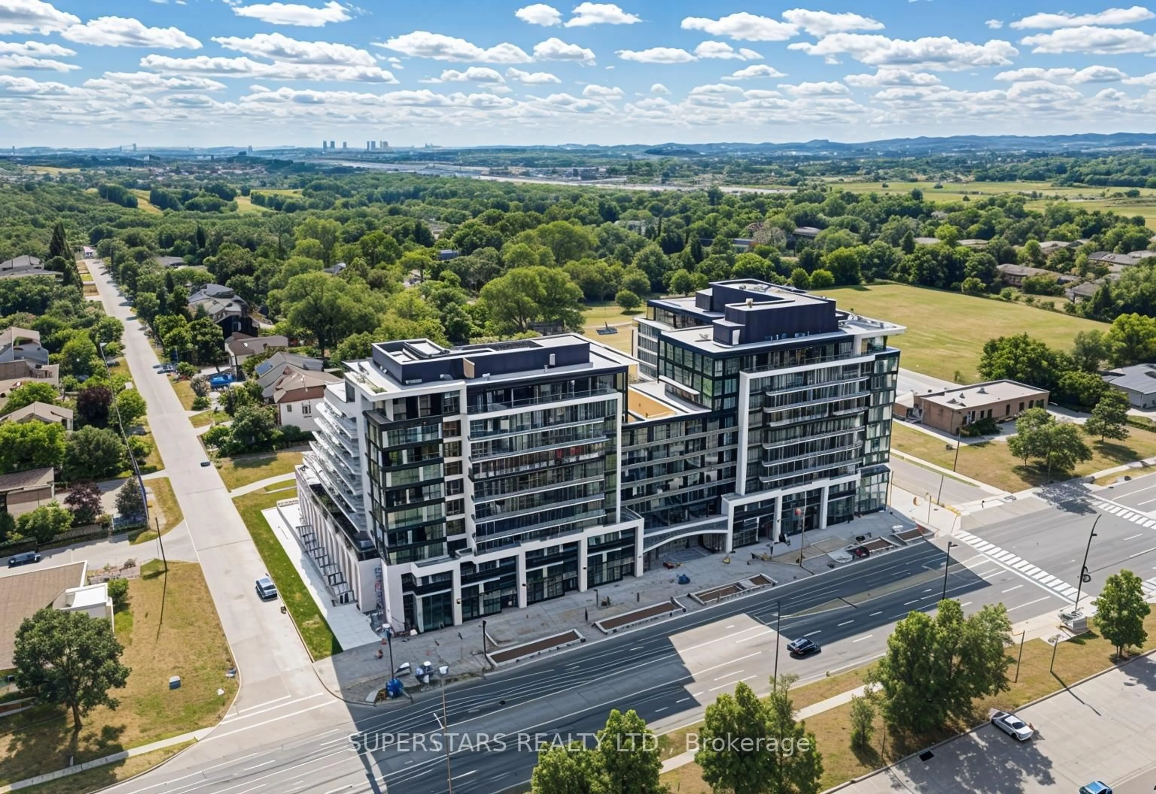 A pic from outside/outdoor area/front of a property/back of a property/a pic from drone, city buildings view from balcony for 8188 Yonge St #626, Vaughan Ontario L4J 0M2