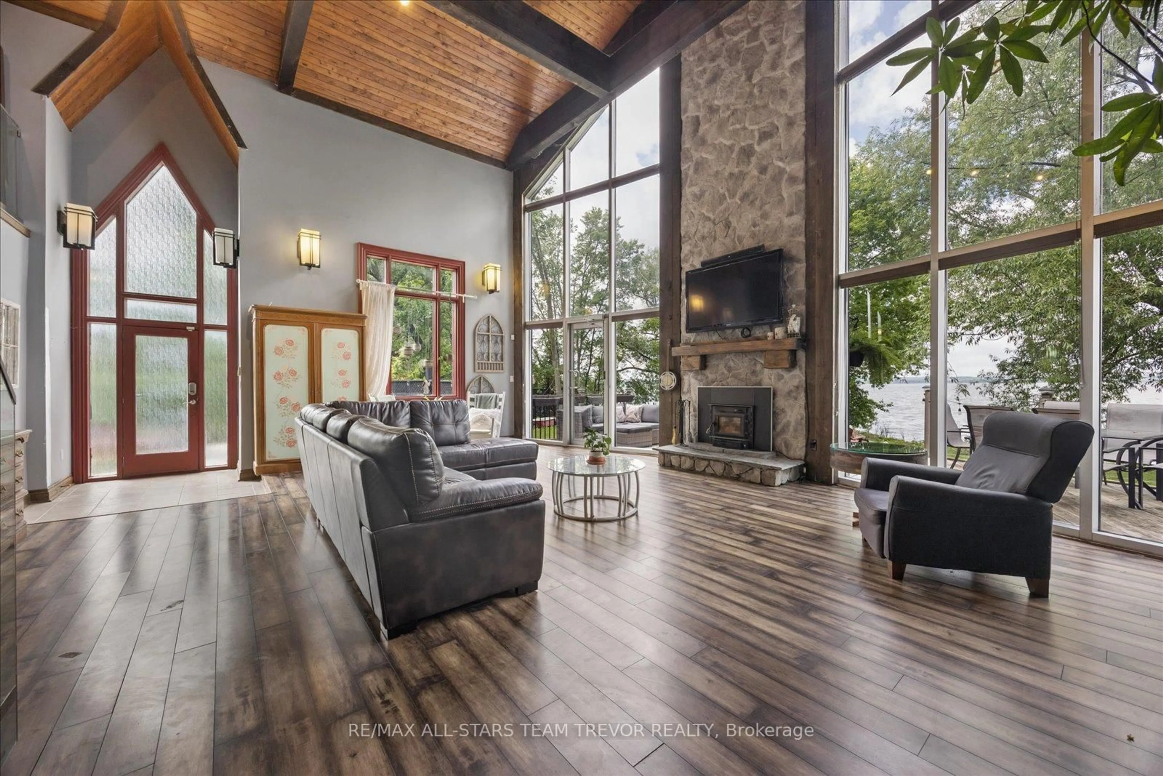 Living room with furniture, unknown for 314 Glenwoods Ave, Georgina Ontario L4P 0A6