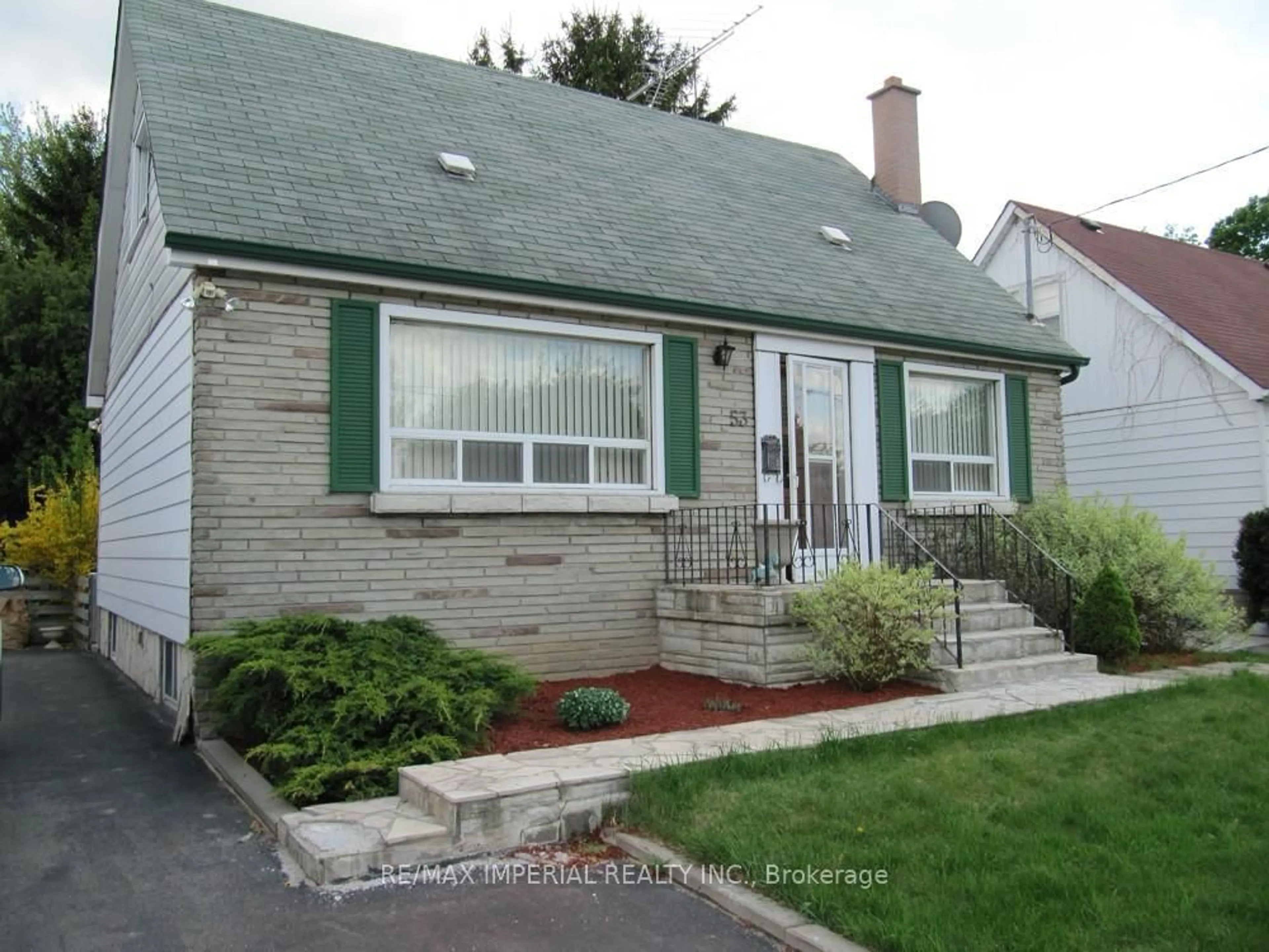 Home with vinyl exterior material, street for 53 Grandview Ave, Markham Ontario L3T 1H1