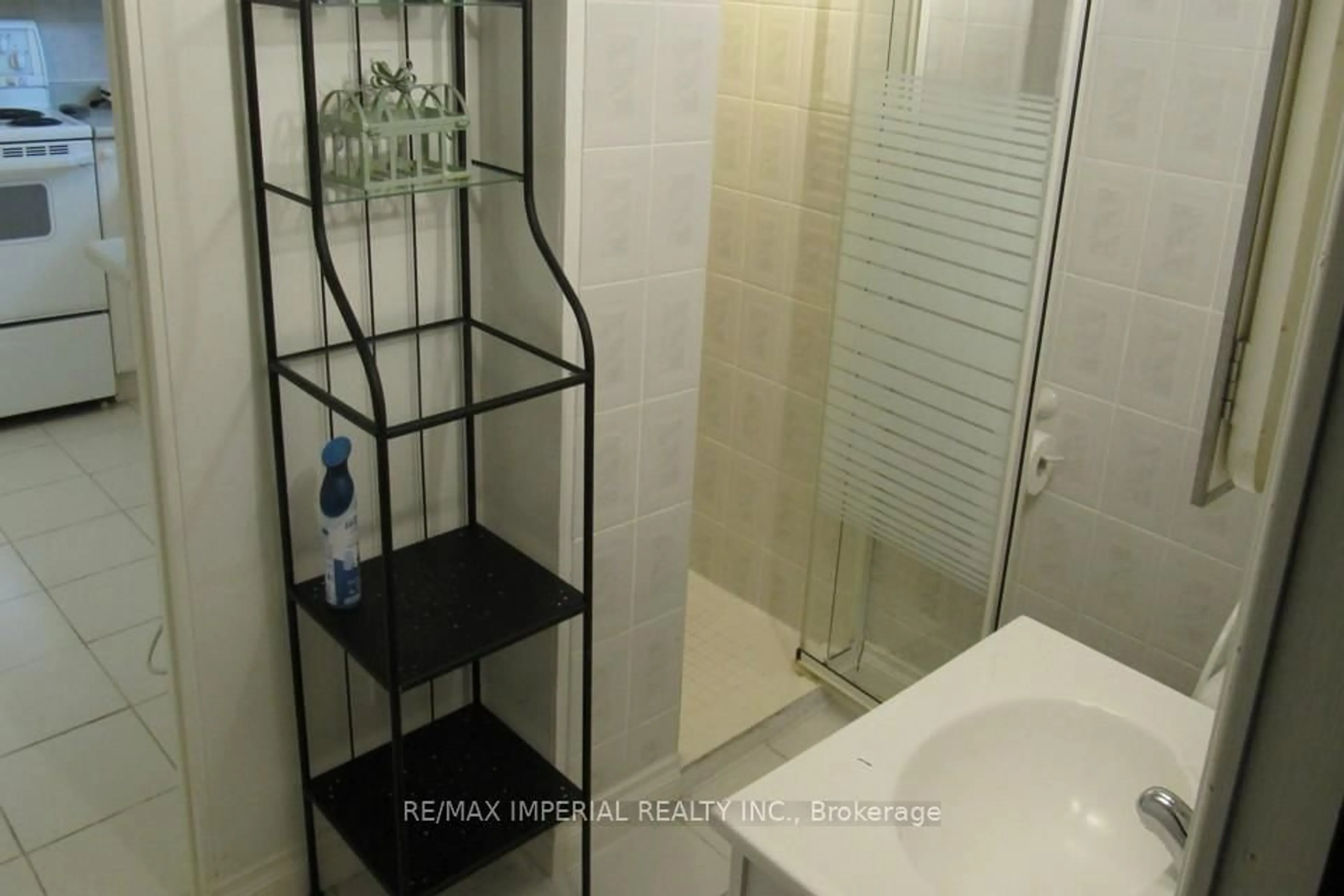 Standard bathroom, ceramic/tile floor for 53 Grandview Ave, Markham Ontario L3T 1H1