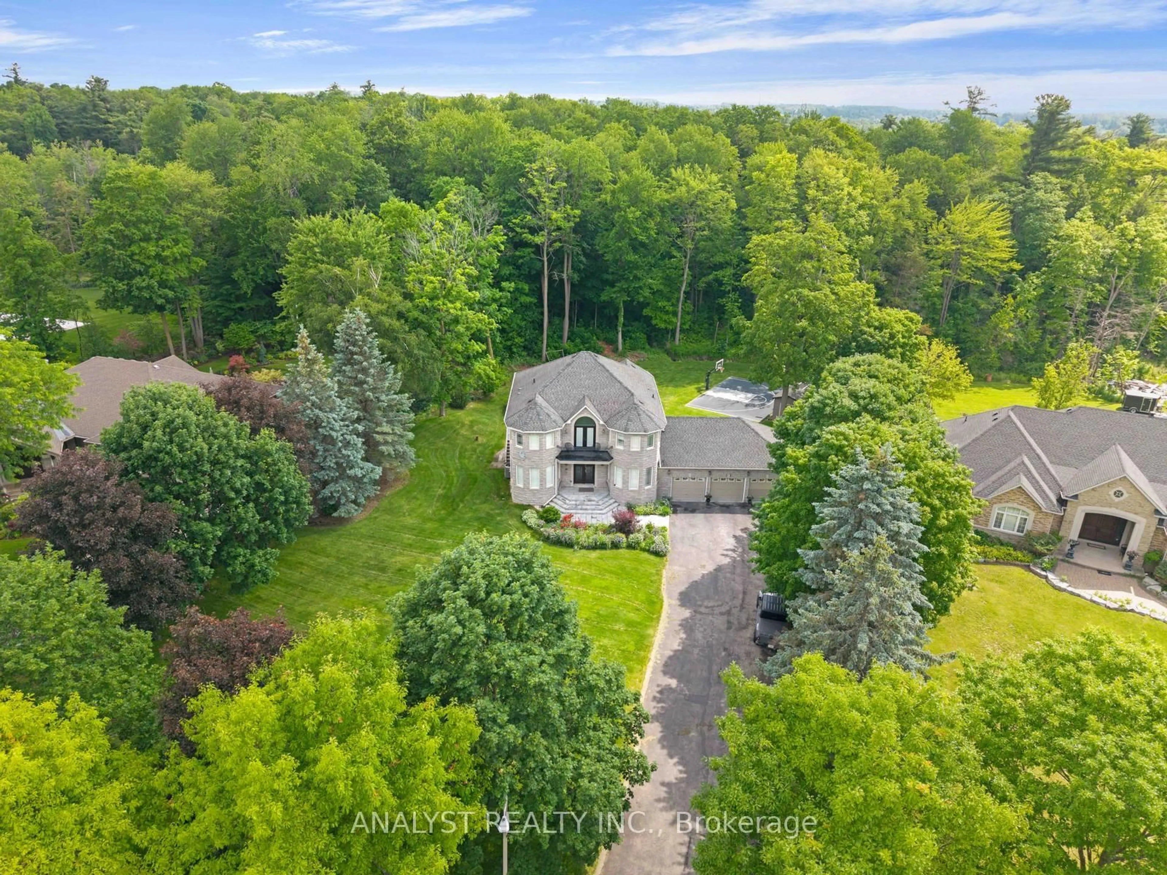 A pic from outside/outdoor area/front of a property/back of a property/a pic from drone, forest/trees view for 43 Belsite Crt, Vaughan Ontario L0J 1C0