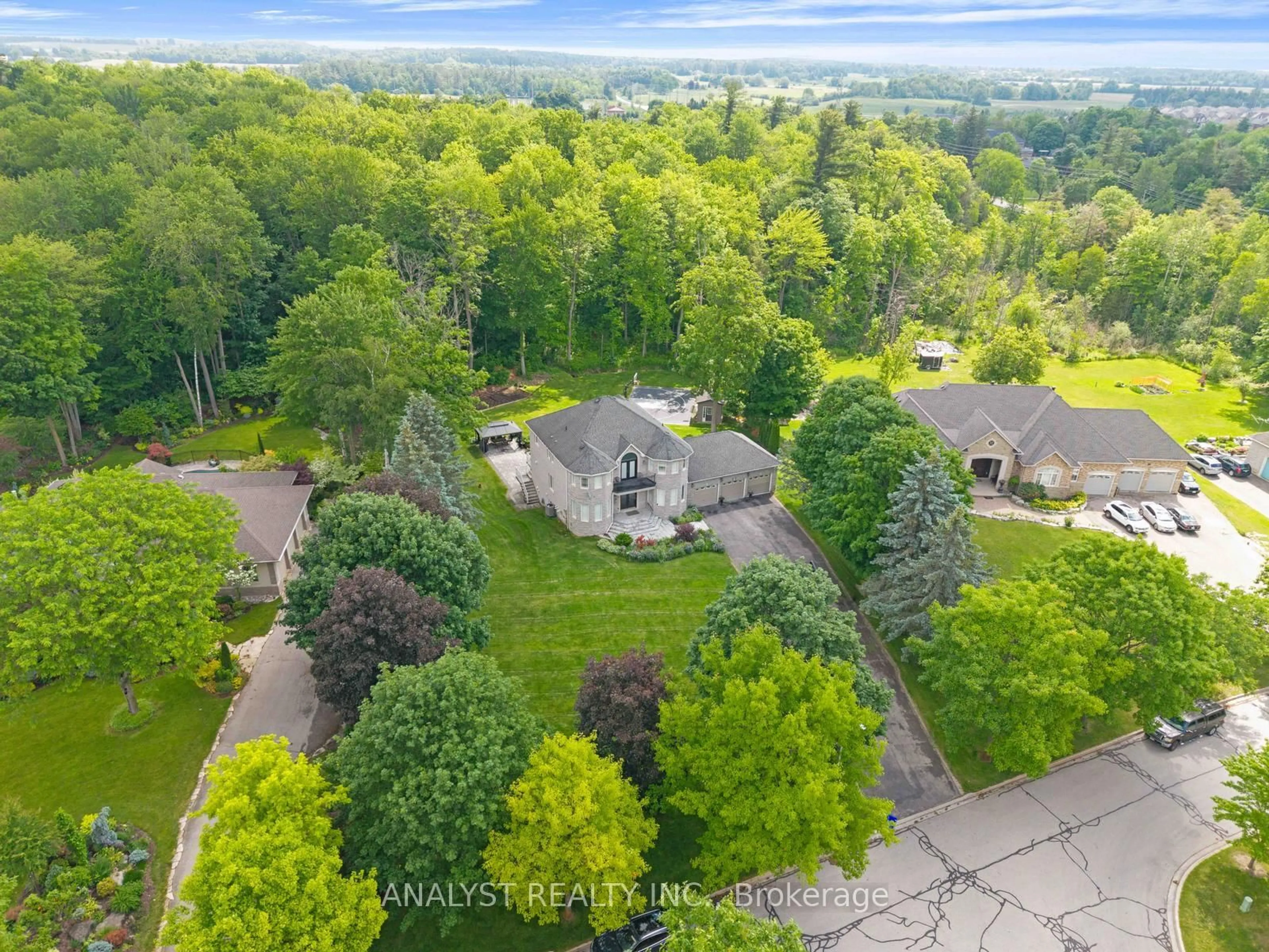 A pic from outside/outdoor area/front of a property/back of a property/a pic from drone, water/lake/river/ocean view for 43 Belsite Crt, Vaughan Ontario L0J 1C0