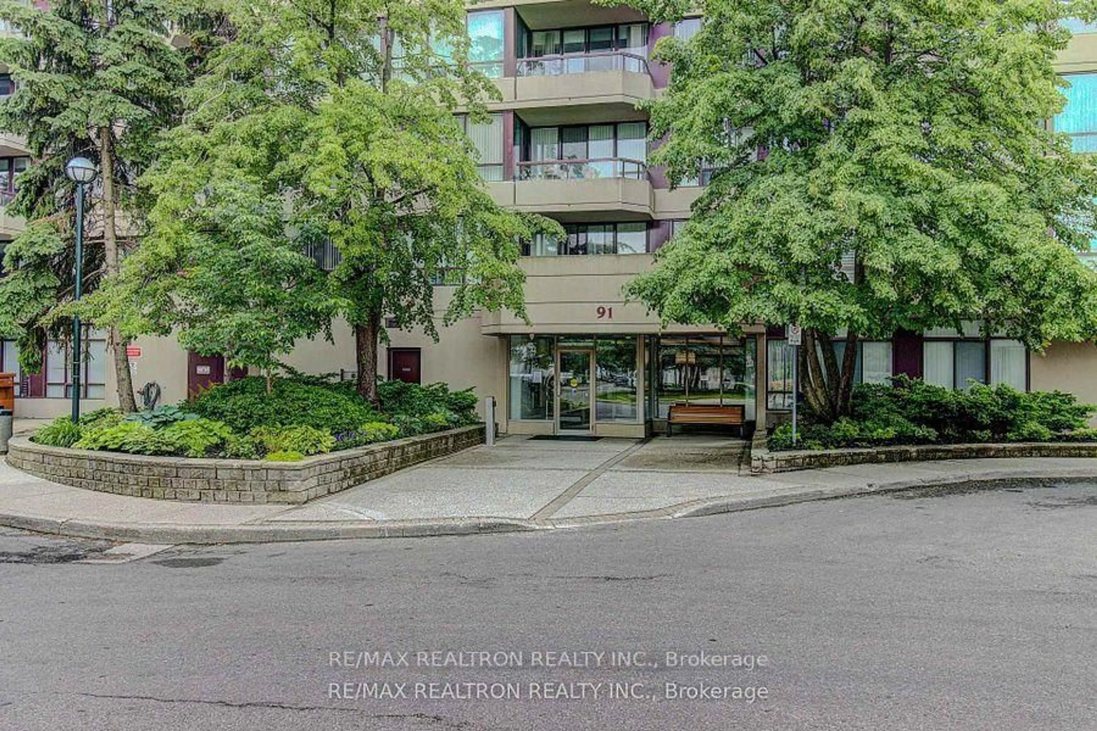 Indoor foyer for 91 Townsgate Dr #Ph206, Vaughan Ontario L4J 8E8