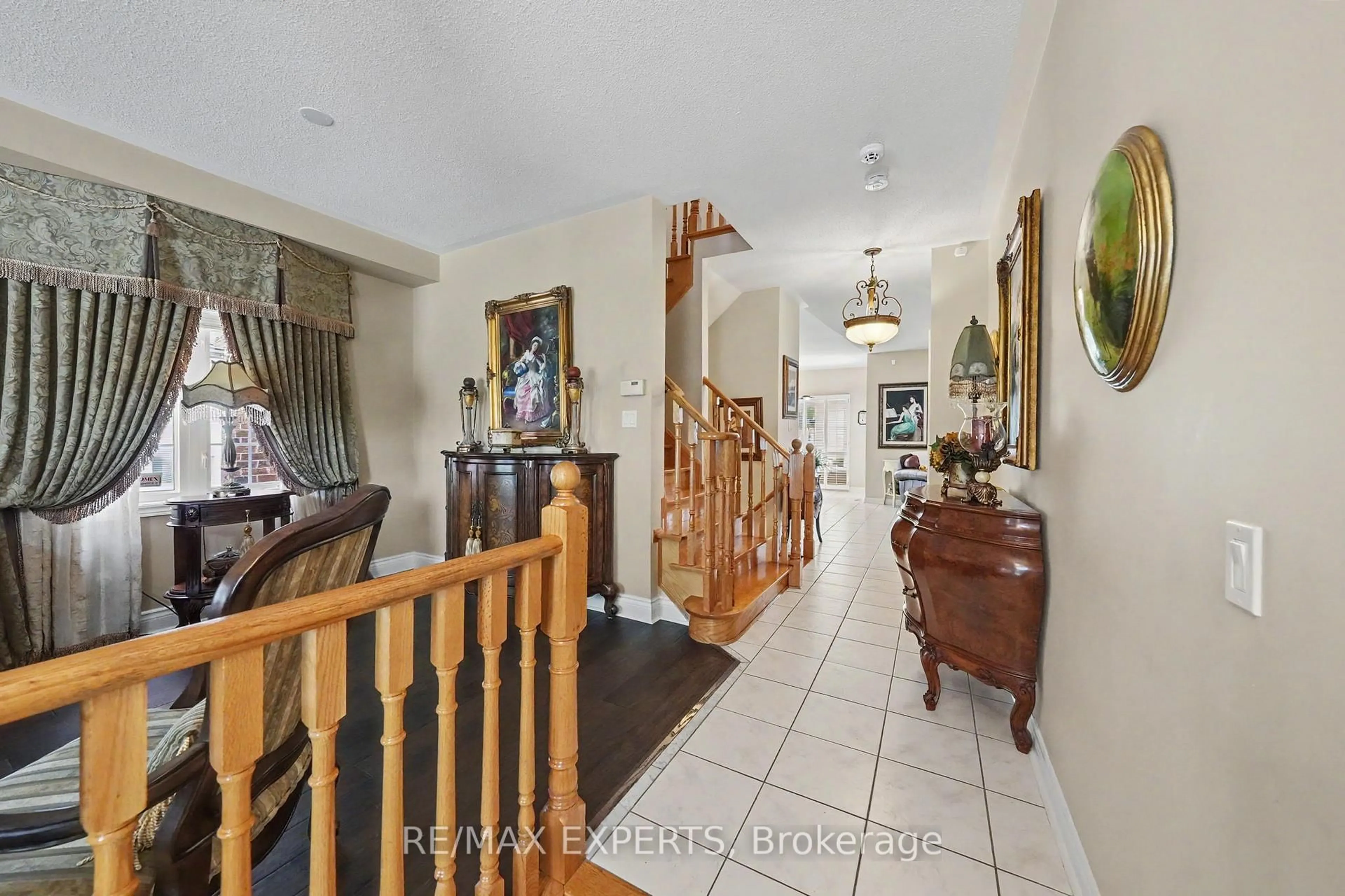 Indoor foyer for 46 Battleford Ave, Vaughan Ontario L4H 2L9