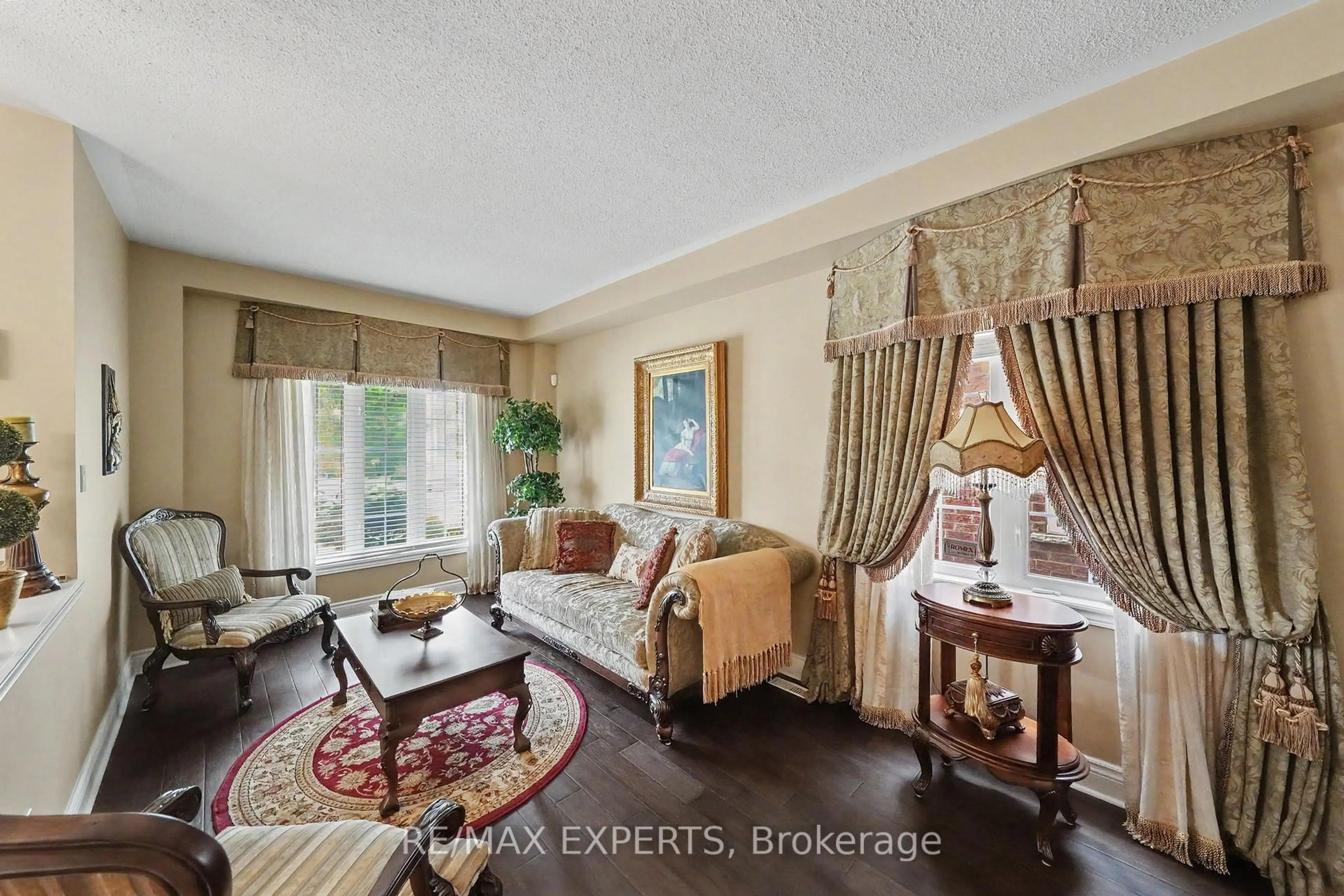 Living room with furniture, unknown for 46 Battleford Ave, Vaughan Ontario L4H 2L9