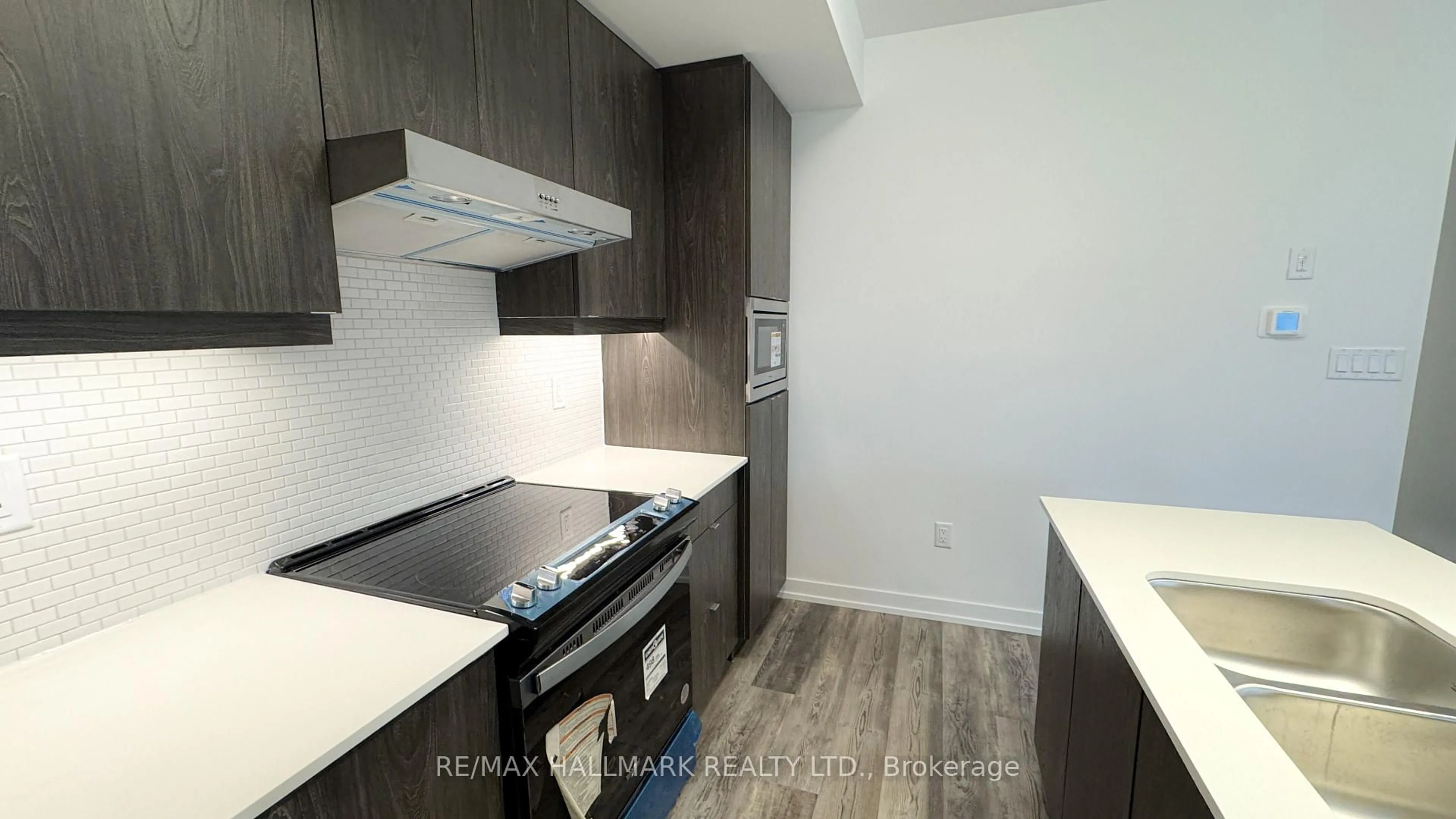 Standard kitchen, unknown for 51 Jefferson Sdrd #120, Richmond Hill Ontario L4E 1M1