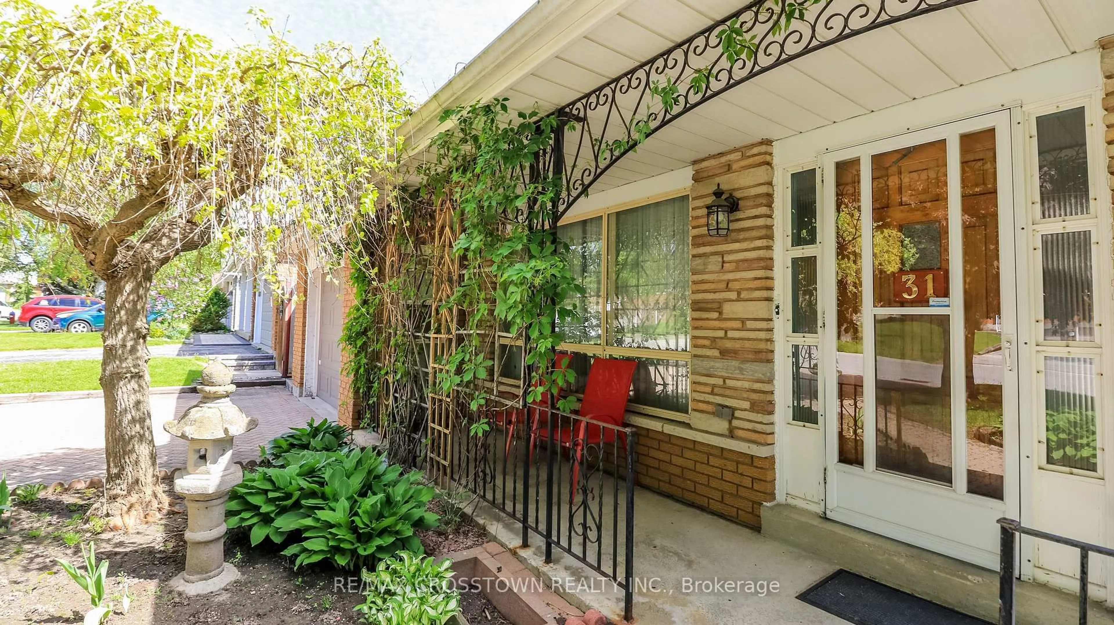Patio, street for 31 Lee Ave, Bradford West Gwillimbury Ontario L3Z 1A8