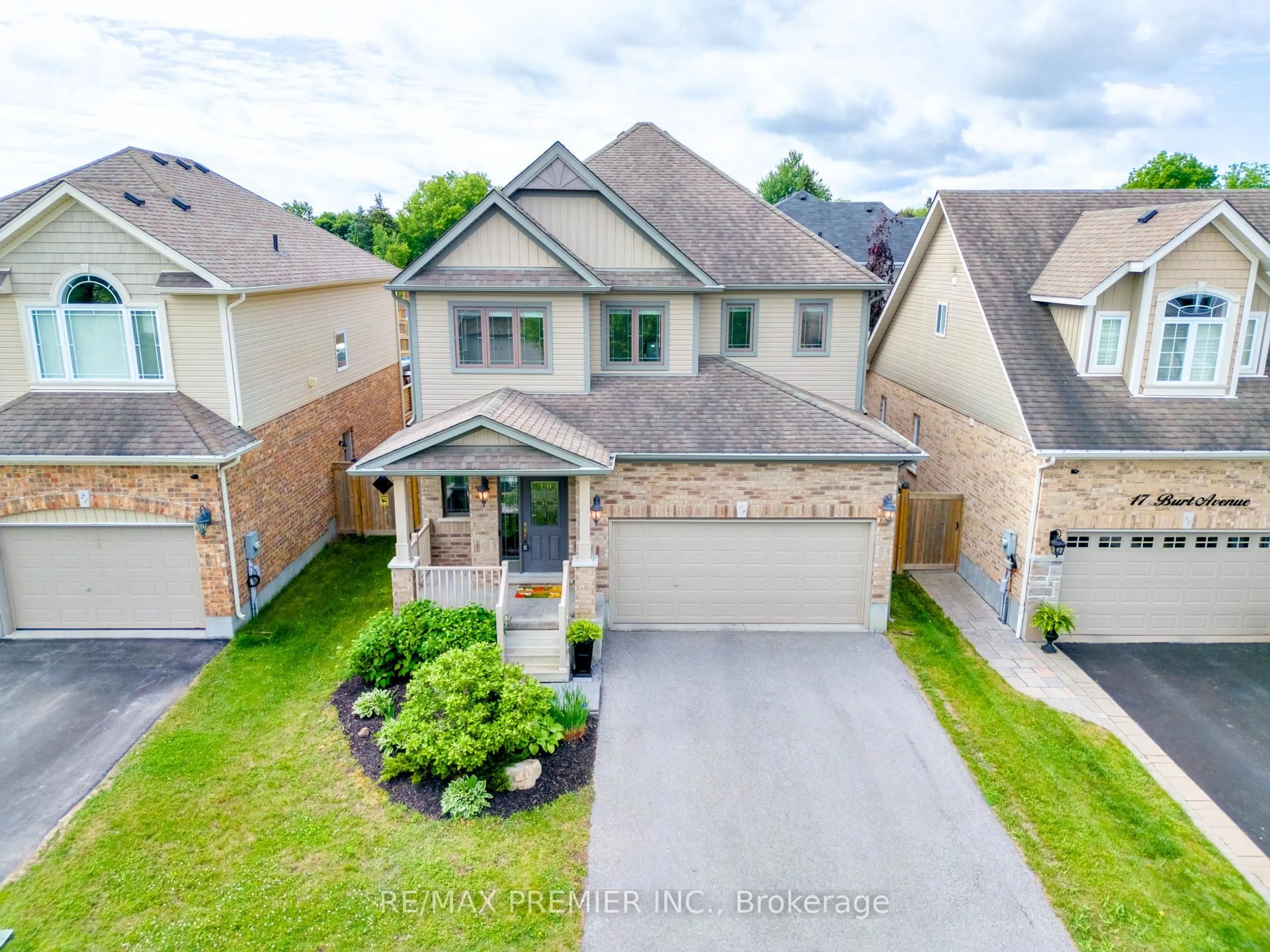 A pic from outside/outdoor area/front of a property/back of a property/a pic from drone, street for 19 Burt Ave, New Tecumseth Ontario L9R 0G3