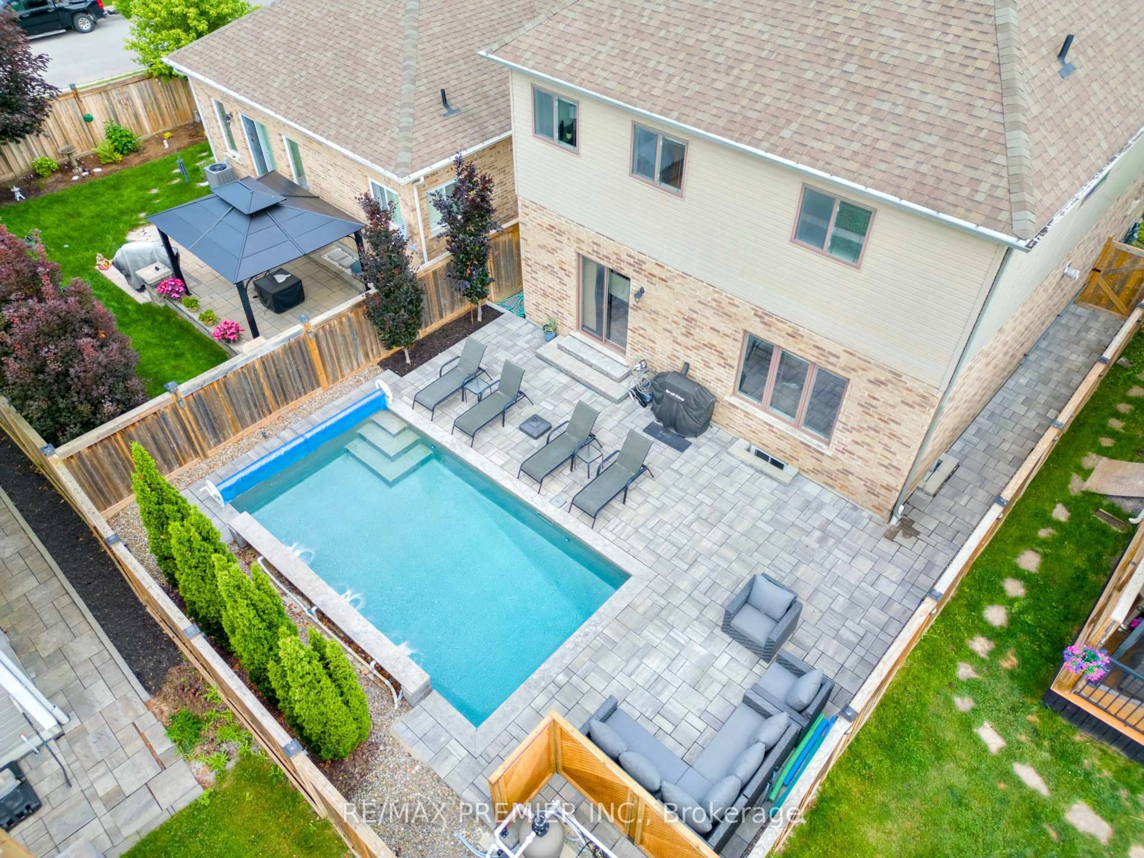 A pic from outside/outdoor area/front of a property/back of a property/a pic from drone, street for 19 Burt Ave, New Tecumseth Ontario L9R 0G3