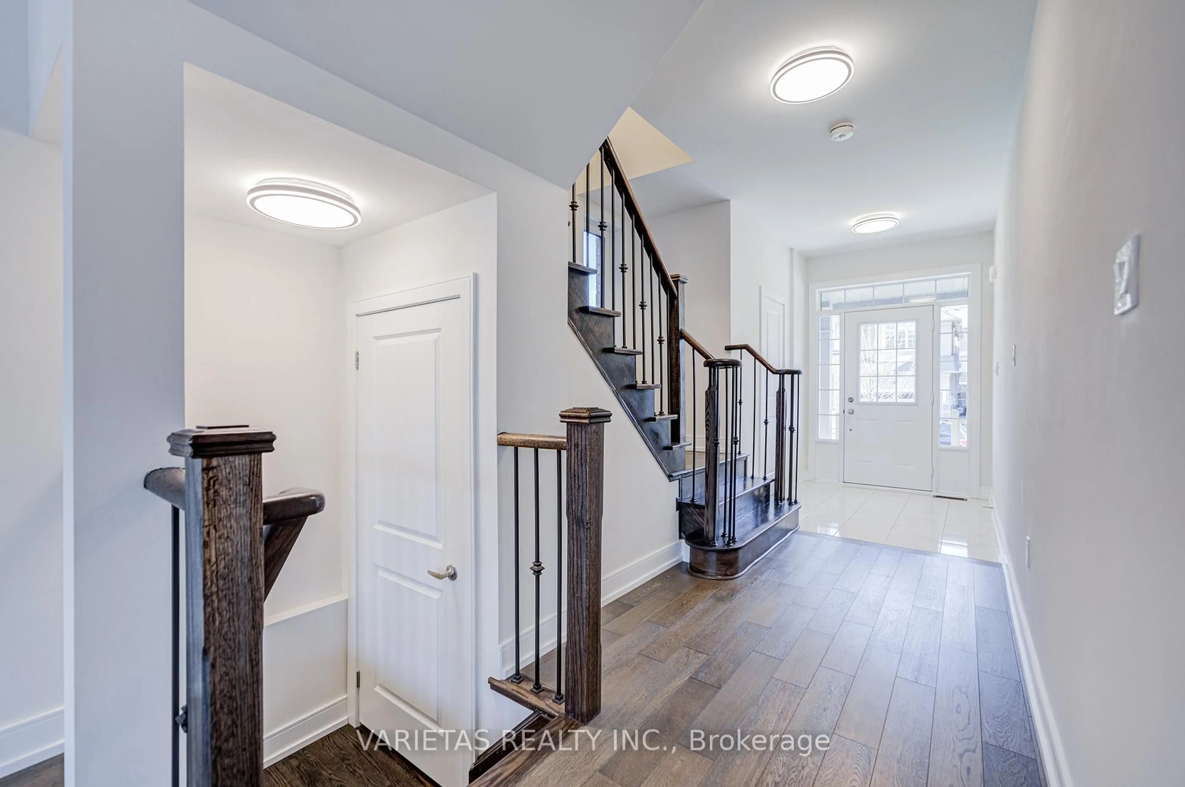 Indoor entryway for 57 Blazing Star St, East Gwillimbury Ontario L9N 0S2
