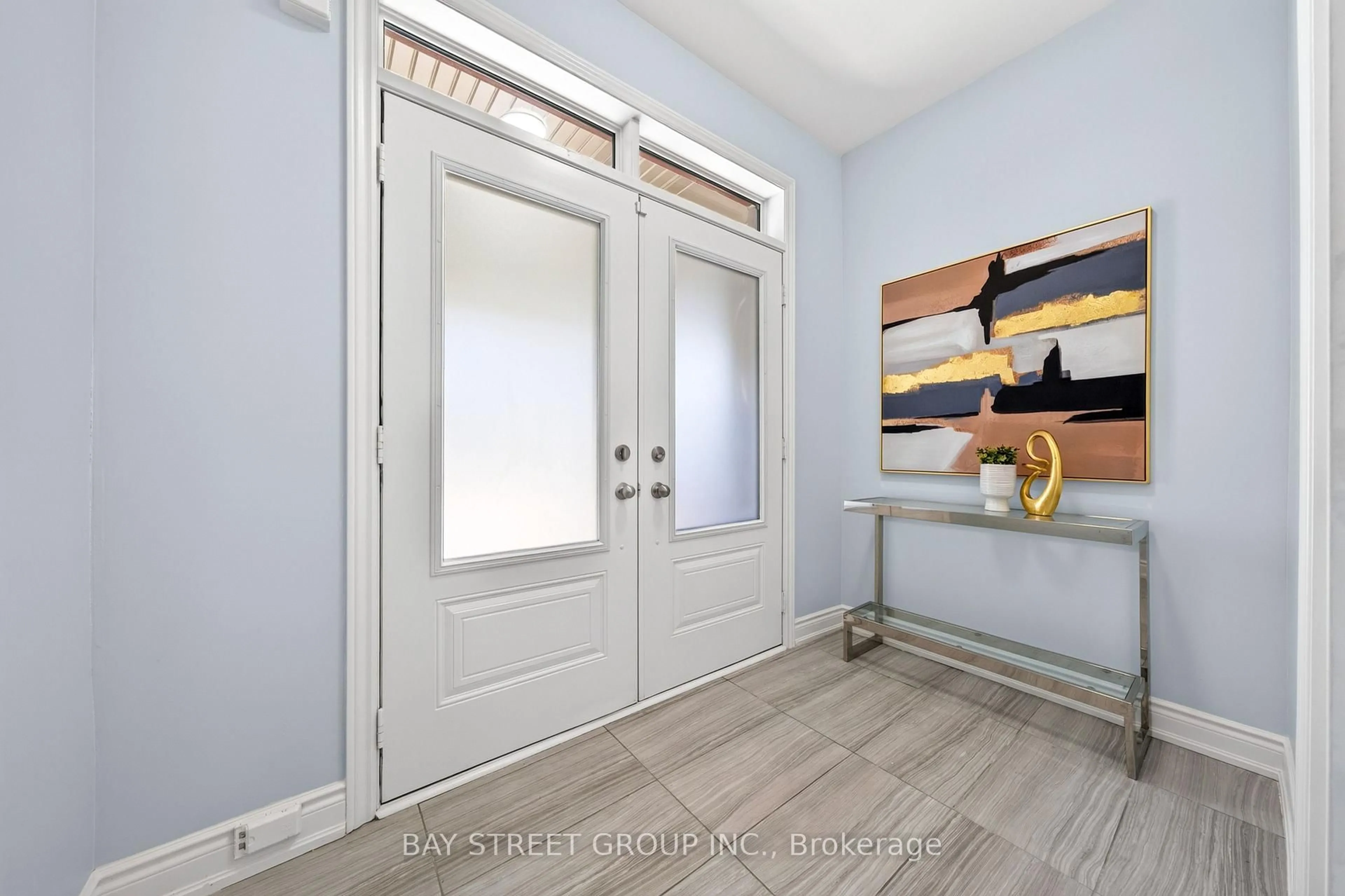 Indoor entryway for 122 Lichfield Rd, Markham Ontario L3R 0W9