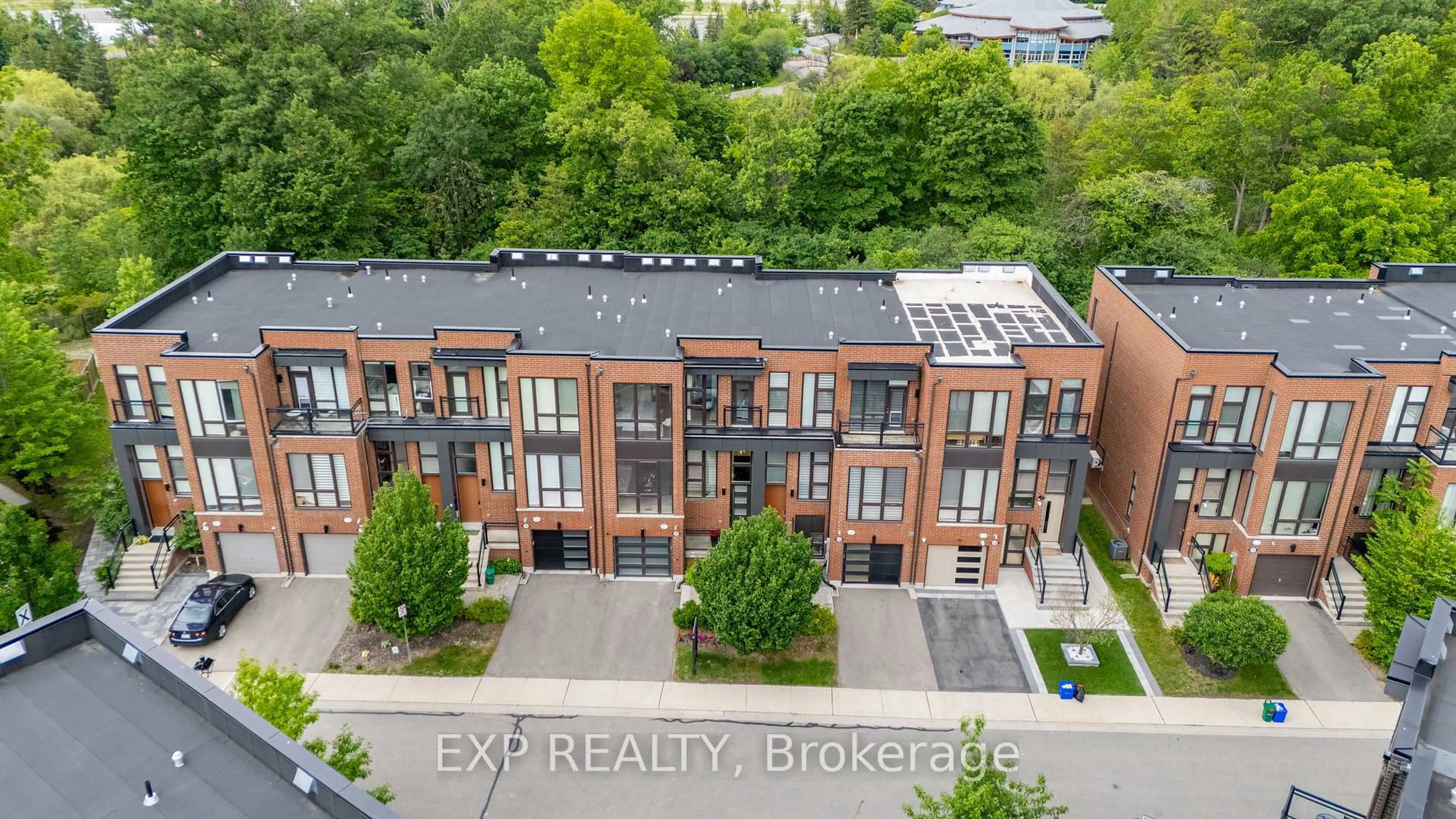 A pic from outside/outdoor area/front of a property/back of a property/a pic from drone, city buildings view from balcony for 20 Crestridge Dr, Vaughan Ontario L4J 0K1