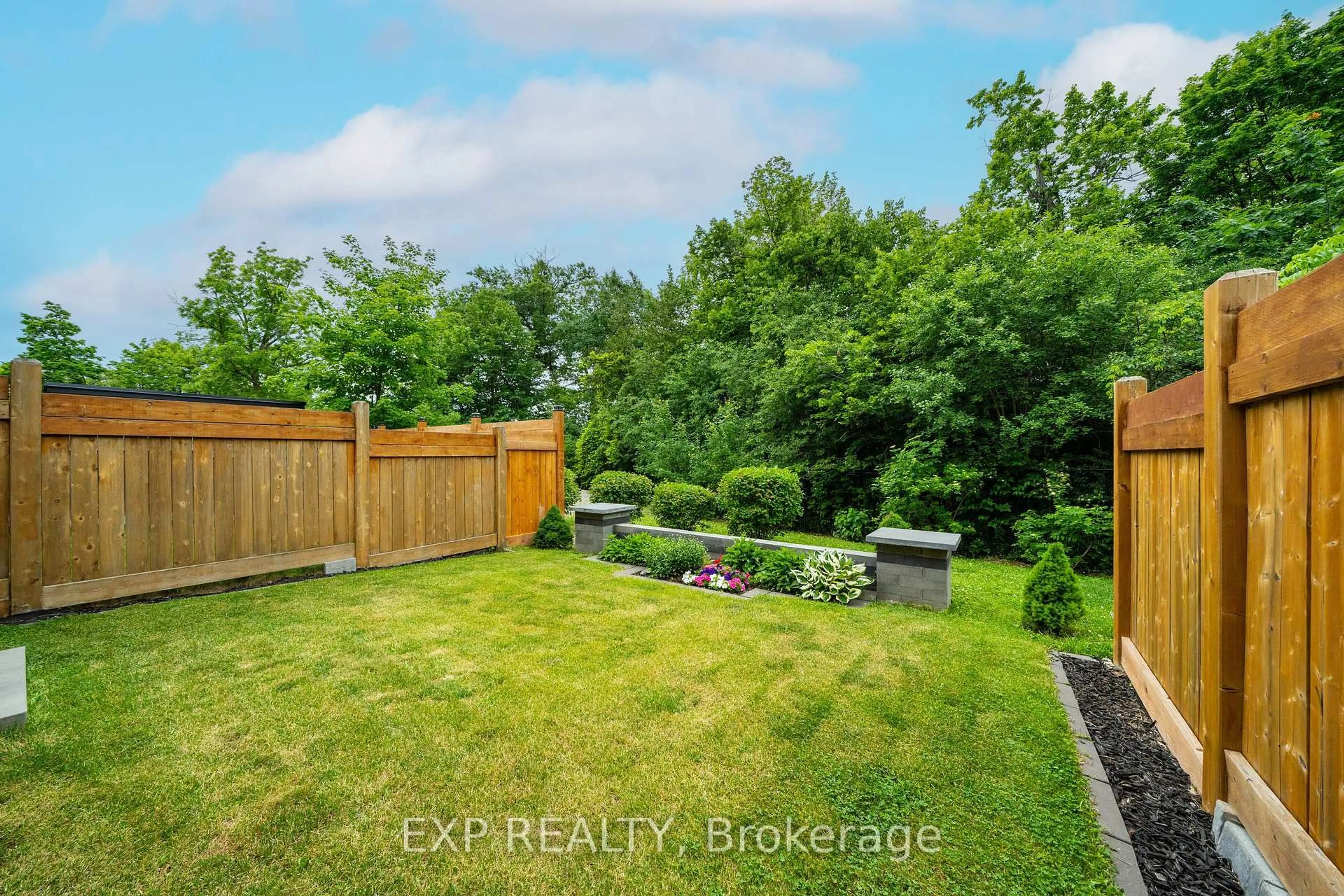 A pic from outside/outdoor area/front of a property/back of a property/a pic from drone, water/lake/river/ocean view for 20 Crestridge Dr, Vaughan Ontario L4J 0K1