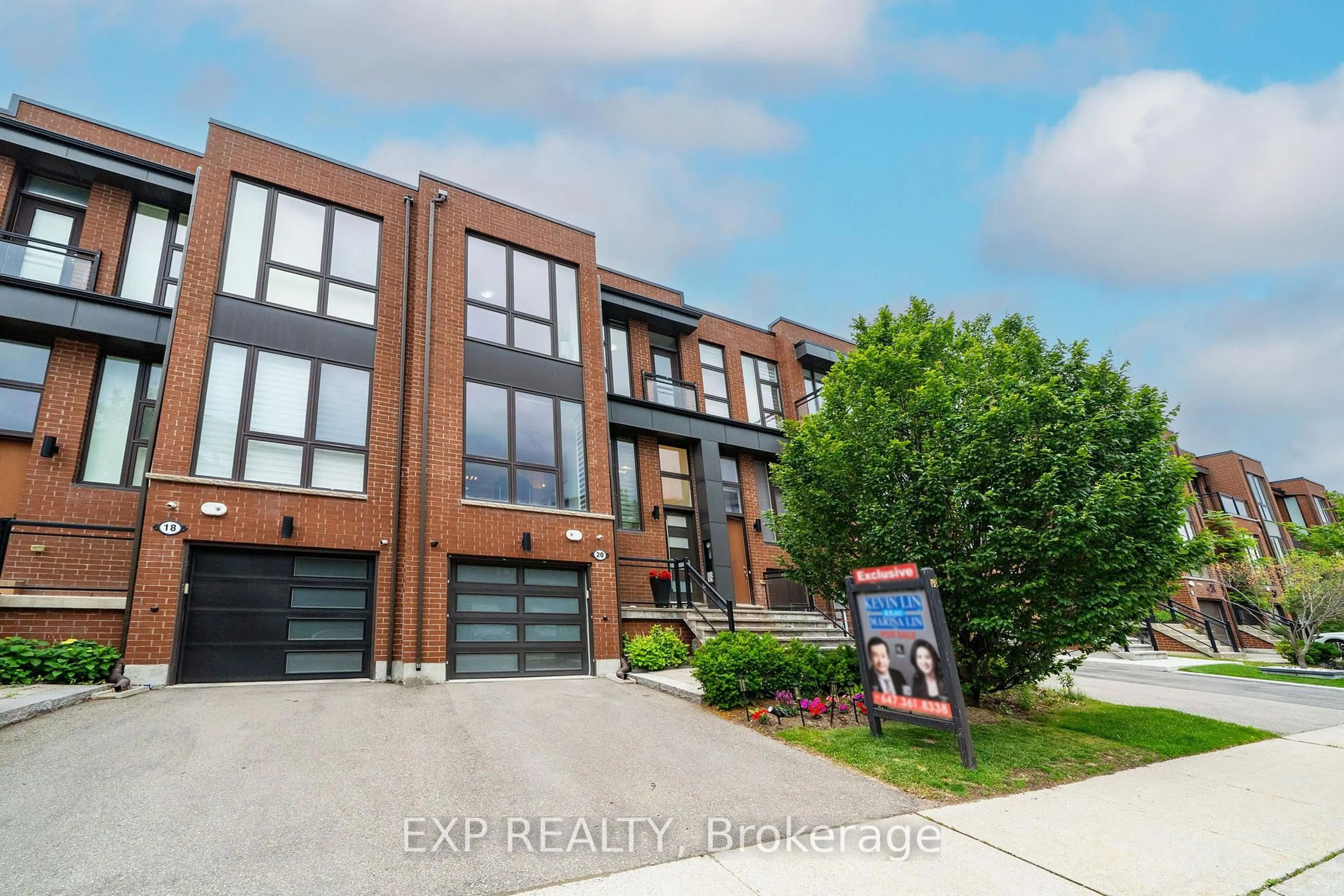 Home with brick exterior material, building for 20 Crestridge Dr, Vaughan Ontario L4J 0K1