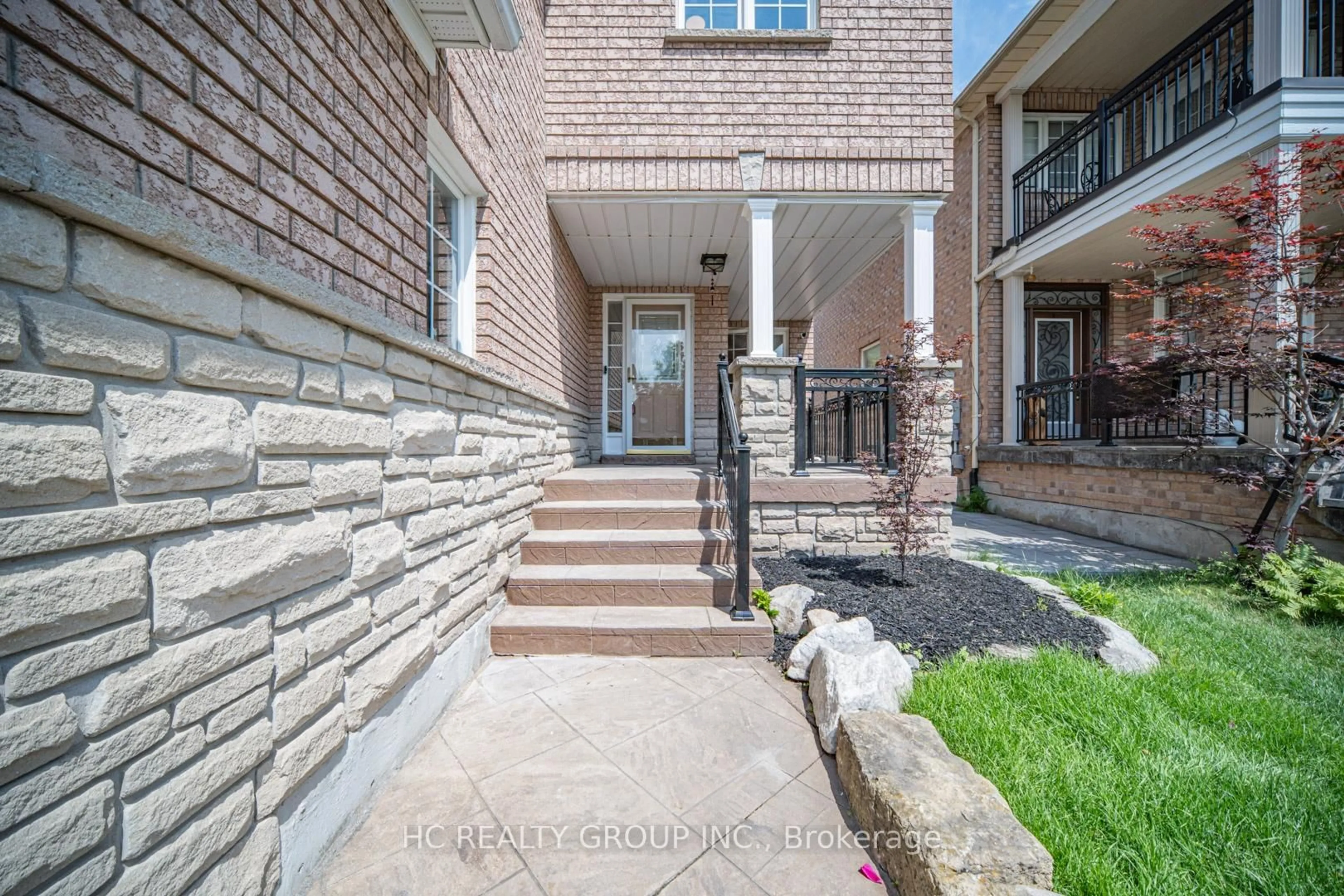 Home with brick exterior material, street for 32 Kaitlin Dr, Richmond Hill Ontario L4E 3W6