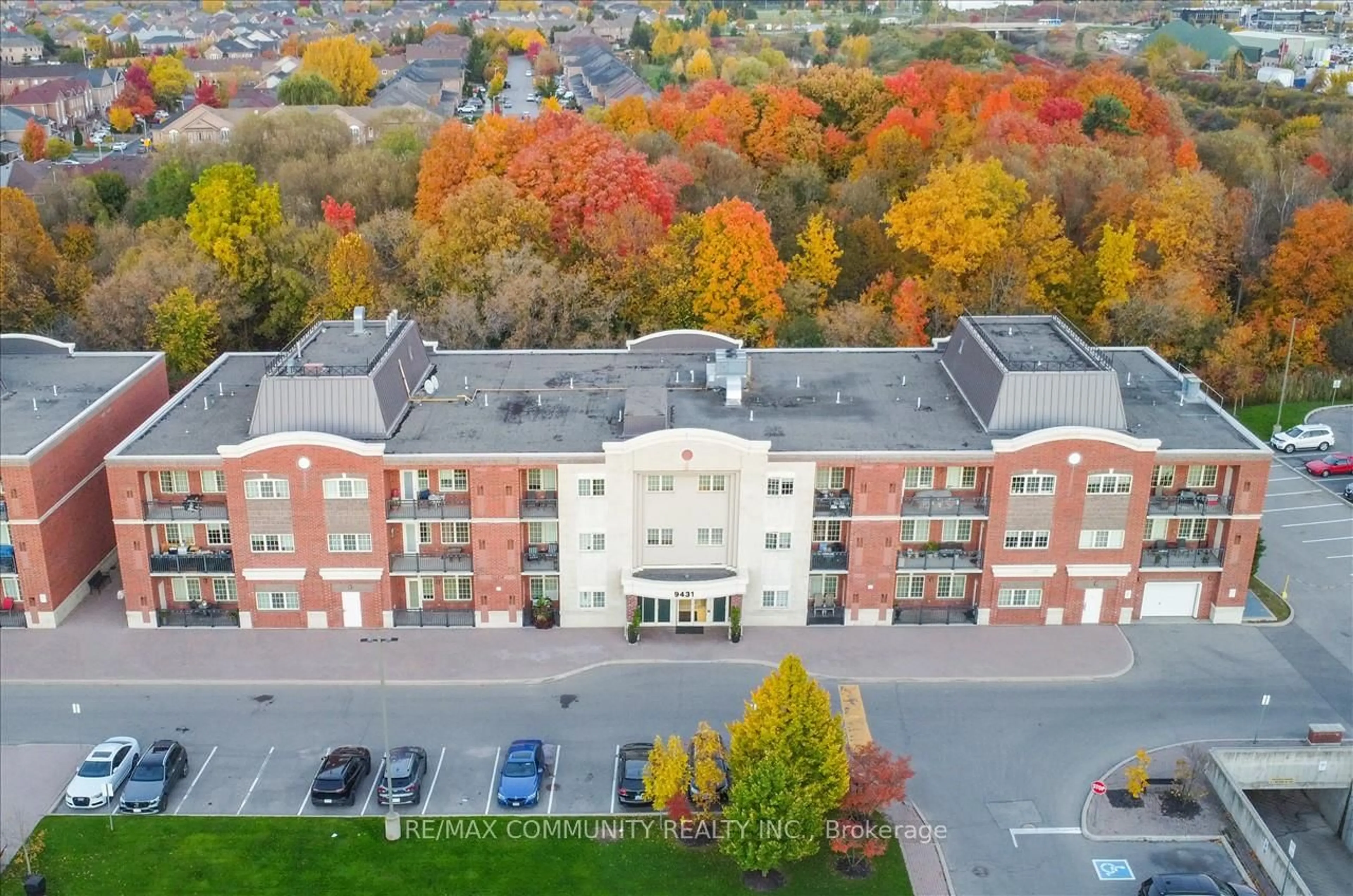 A pic from outside/outdoor area/front of a property/back of a property/a pic from drone, building for 9431 Jane St #308, Vaughan Ontario L6A 4H8