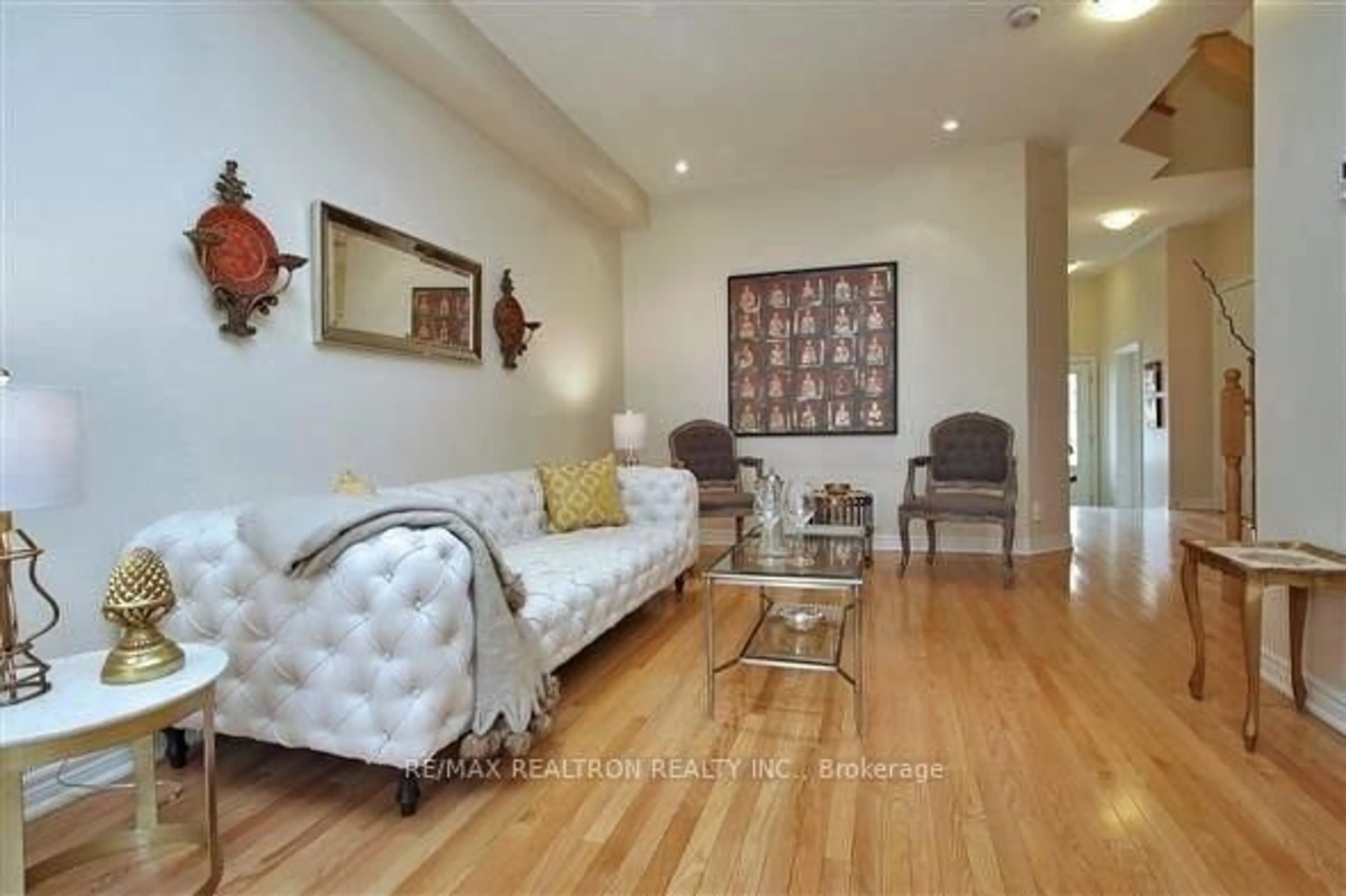 Living room with furniture, wood/laminate floor for 35 Elihof Dr, Vaughan Ontario L6A 4N6