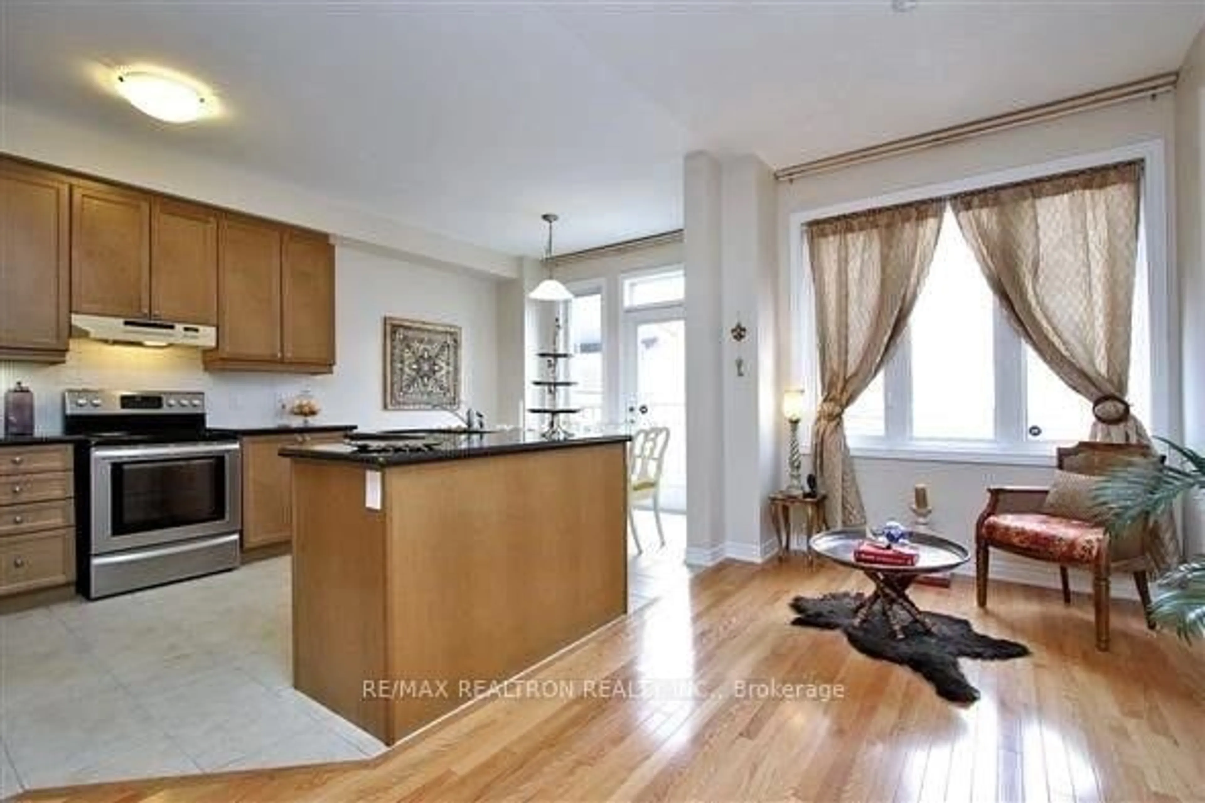 Open concept kitchen, wood/laminate floor for 35 Elihof Dr, Vaughan Ontario L6A 4N6