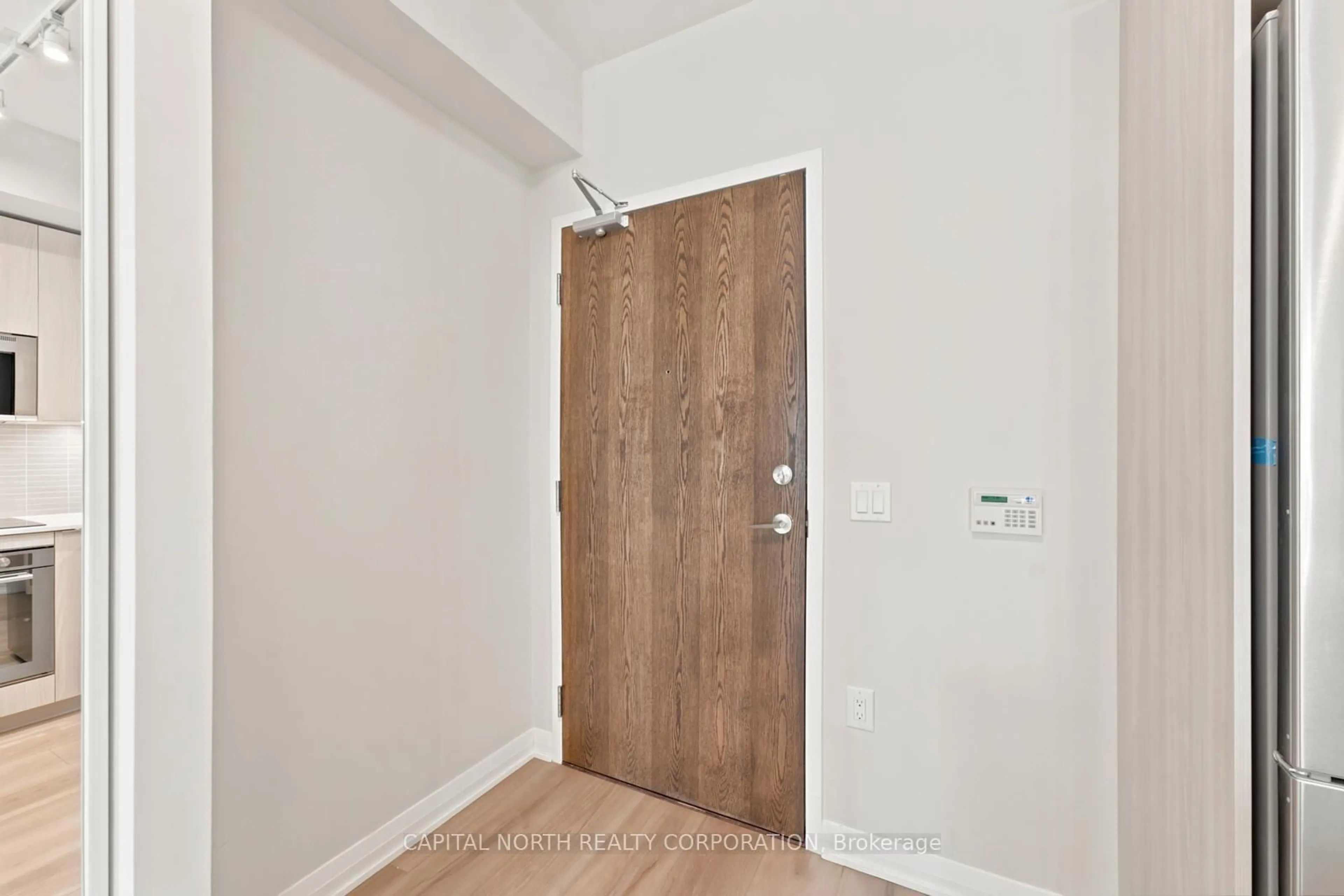 Indoor entryway for 99 Eagle Rock Way #524, Vaughan Ontario L6A 5A7