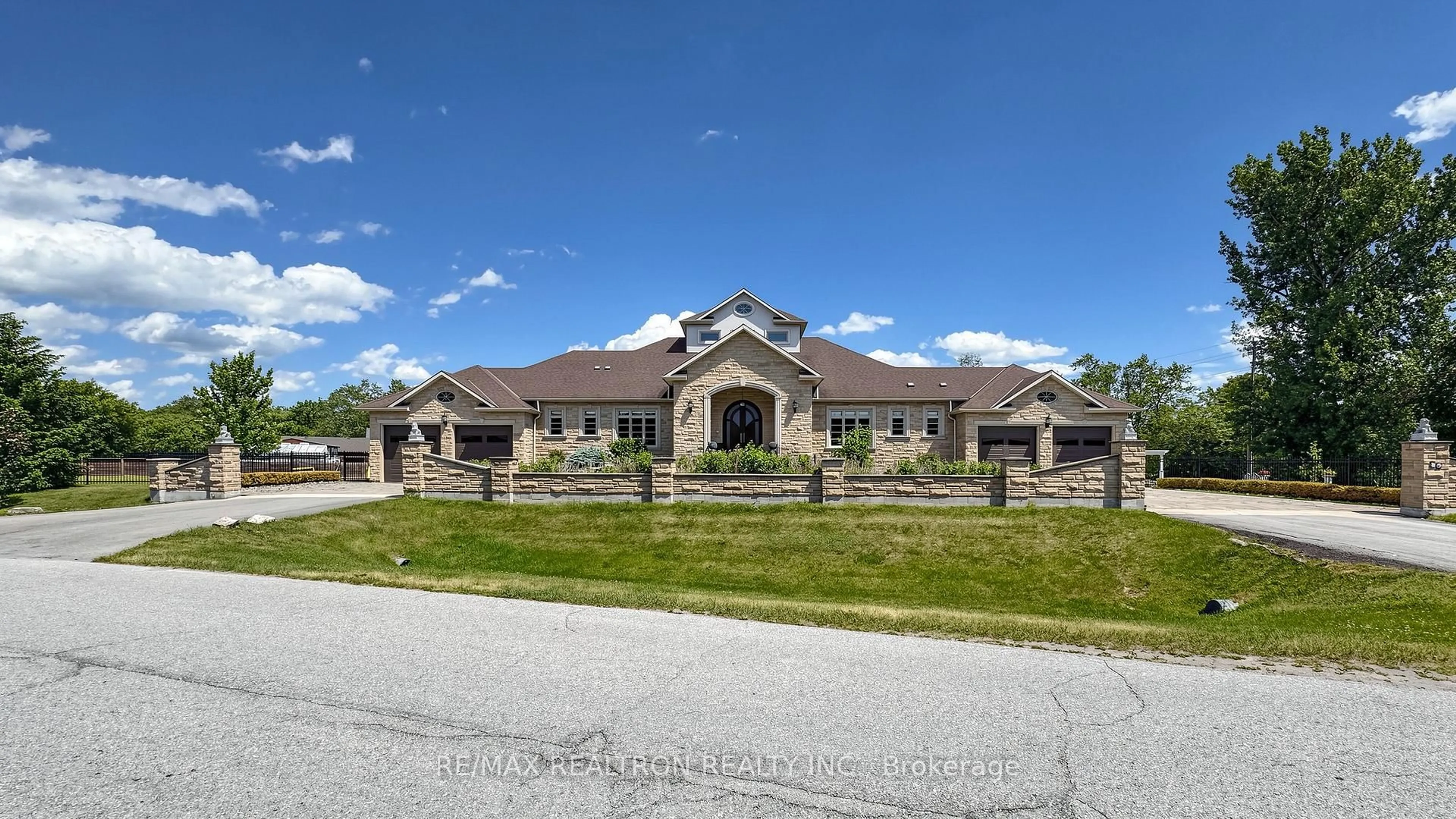 A pic from outside/outdoor area/front of a property/back of a property/a pic from drone, unknown for 45 Greenan Rd, Whitchurch-Stouffville Ontario L4A 7X4