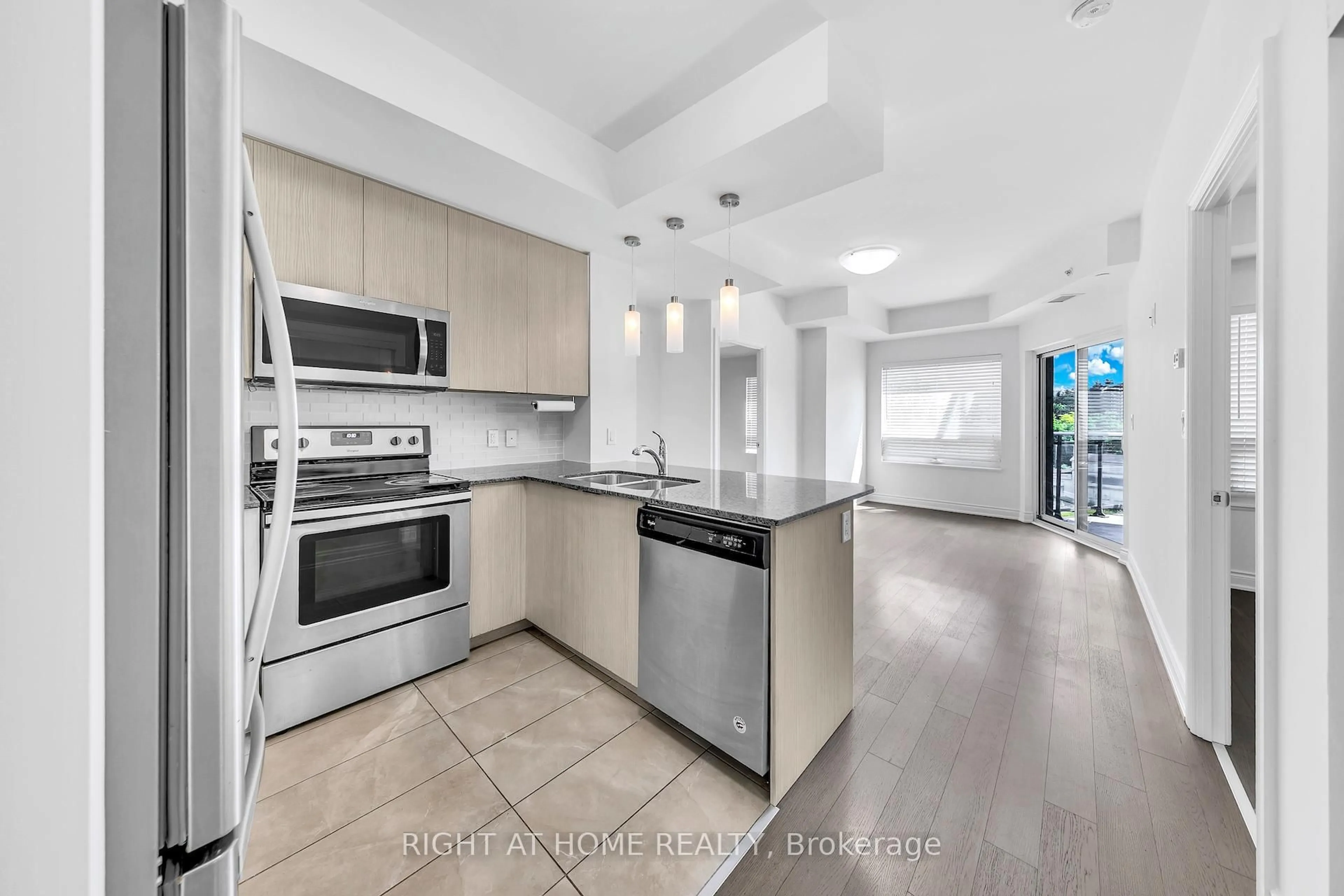 Open concept kitchen, unknown for 86 Woodbridge Ave #316, Vaughan Ontario L4L 0E4