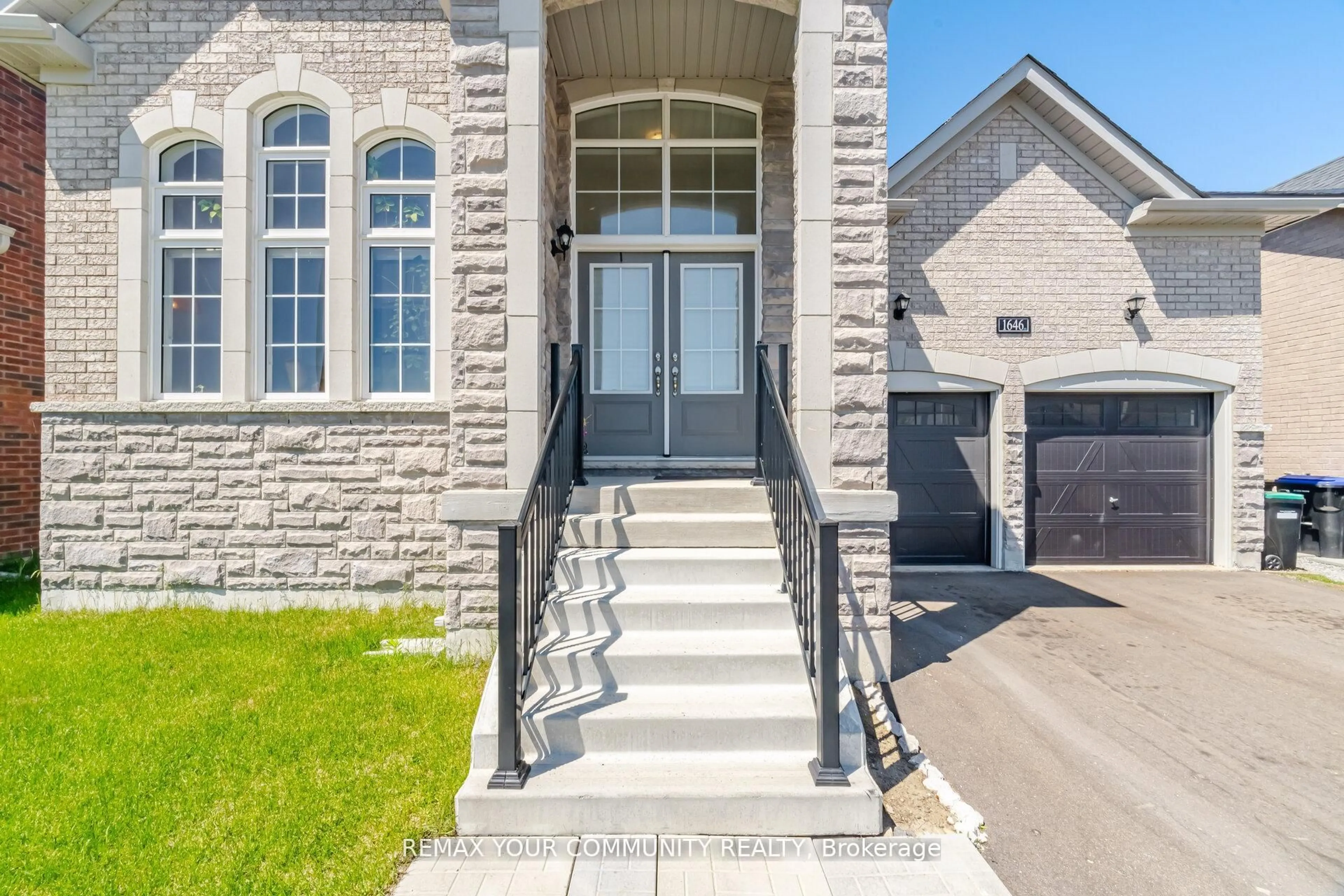 Home with brick exterior material, street for 1646 Webster Blvd, Innisfil Ontario L9S 0P7