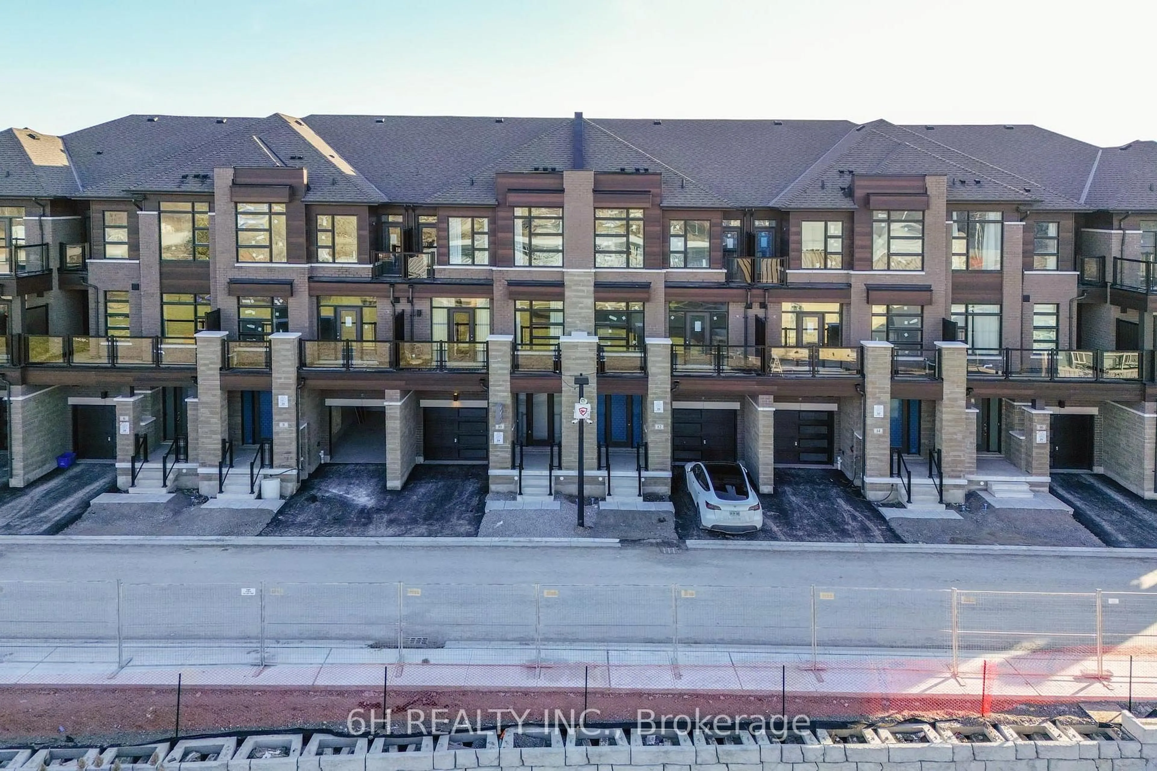 A pic from outside/outdoor area/front of a property/back of a property/a pic from drone, street for 10 Harold Wilson Lane #Lot 24, Richmond Hill Ontario L4S 1N5