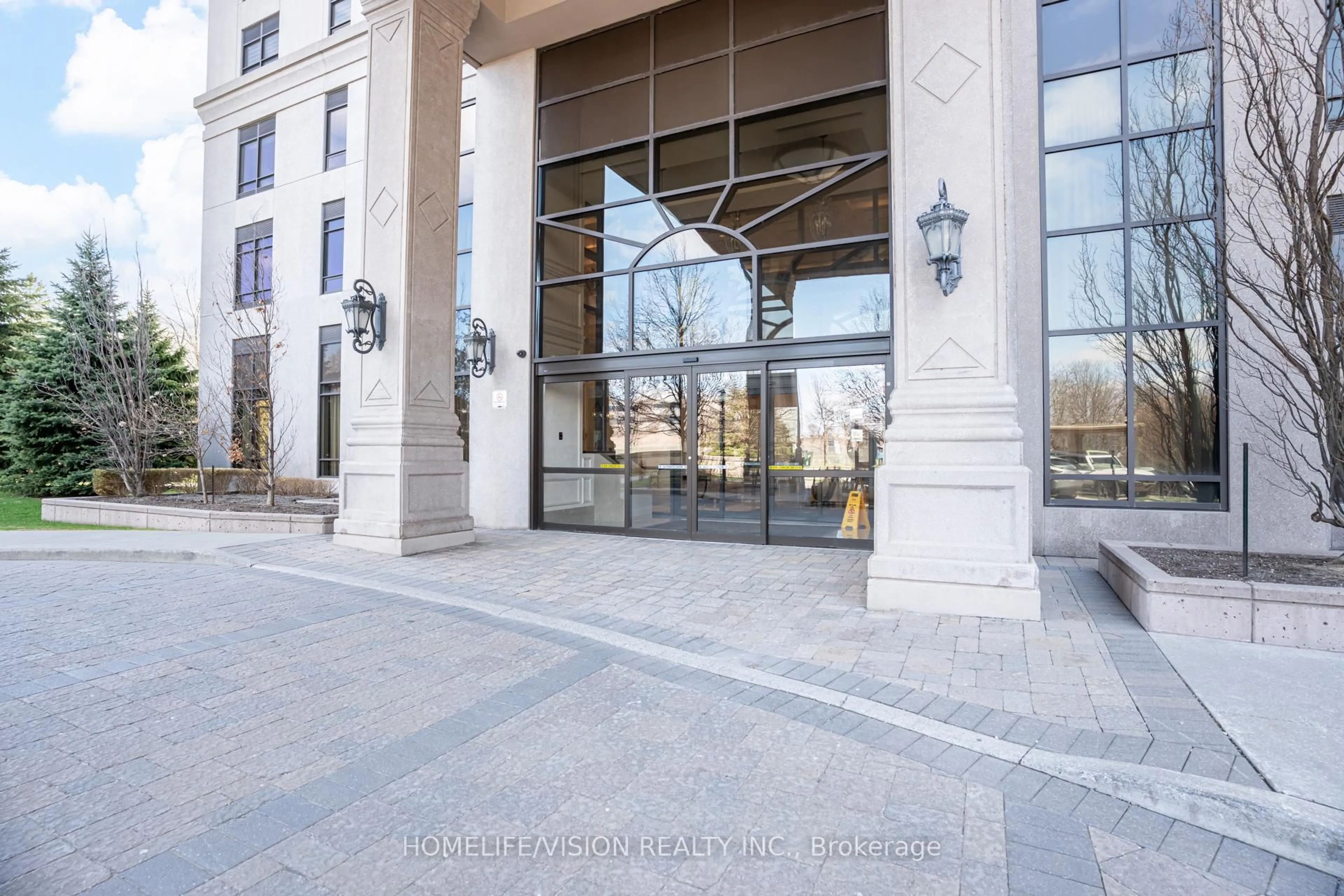 Indoor foyer for 9255 Jane St #615, Vaughan Ontario L6A 0J7