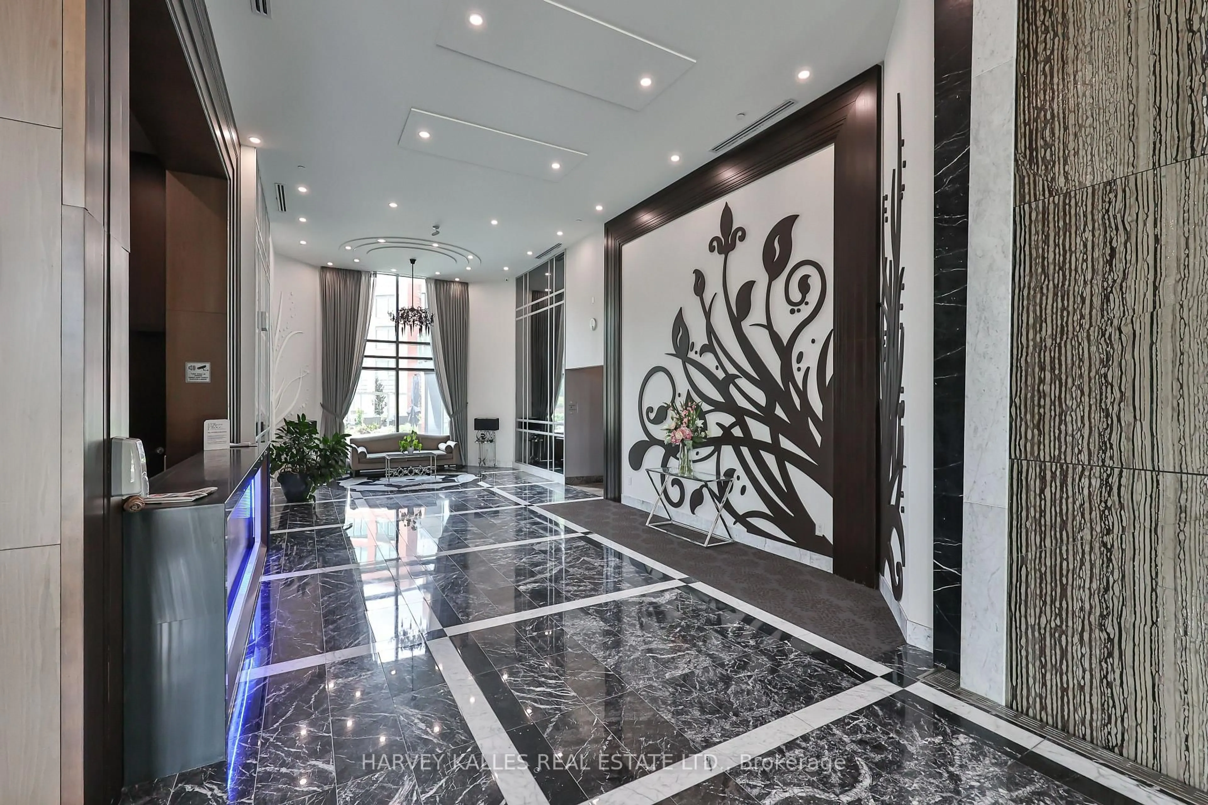 Indoor foyer for 7608 Yonge St #622, Vaughan Ontario L4J 0J5