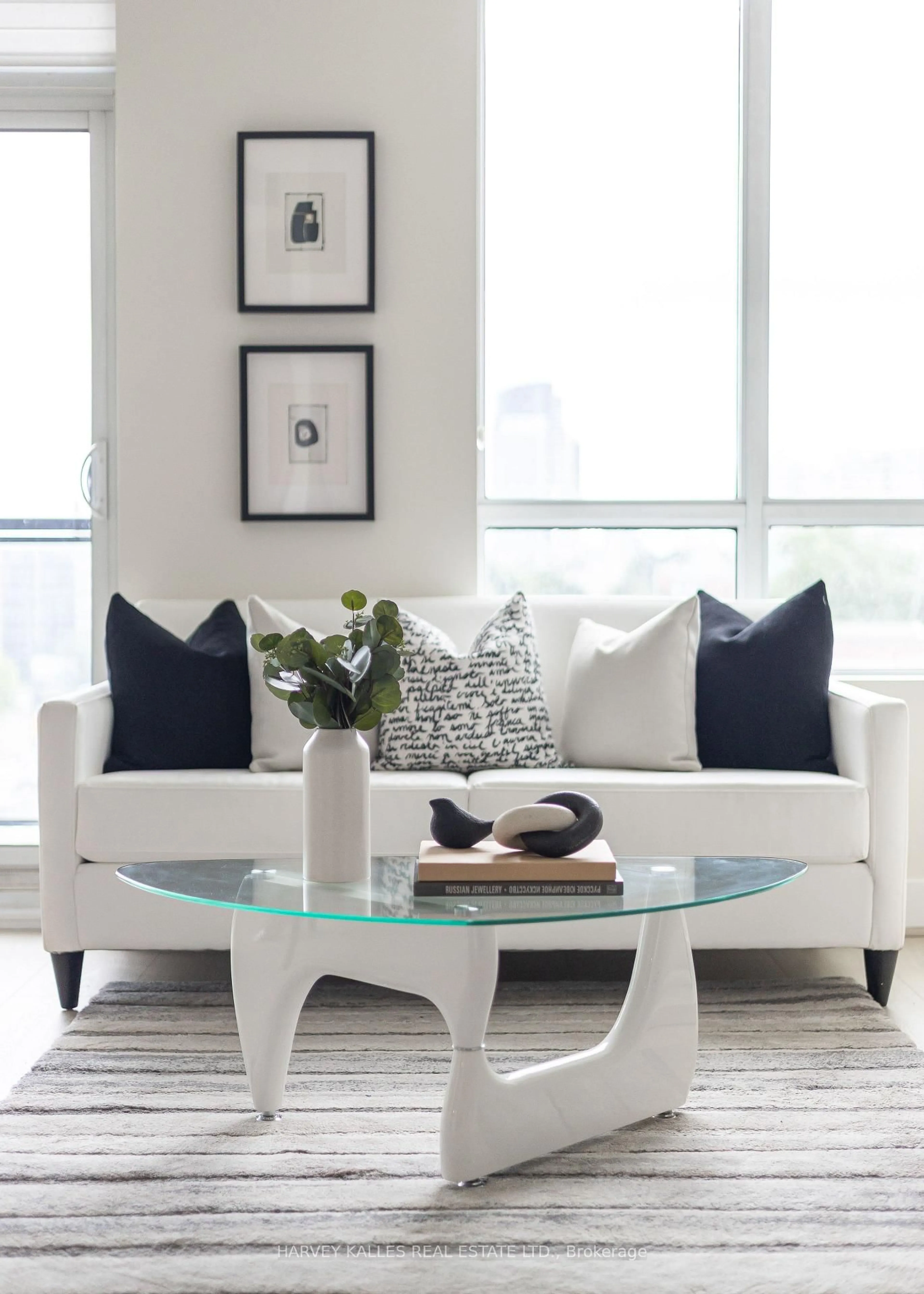 Living room with furniture, unknown for 7608 Yonge St #622, Vaughan Ontario L4J 0J5