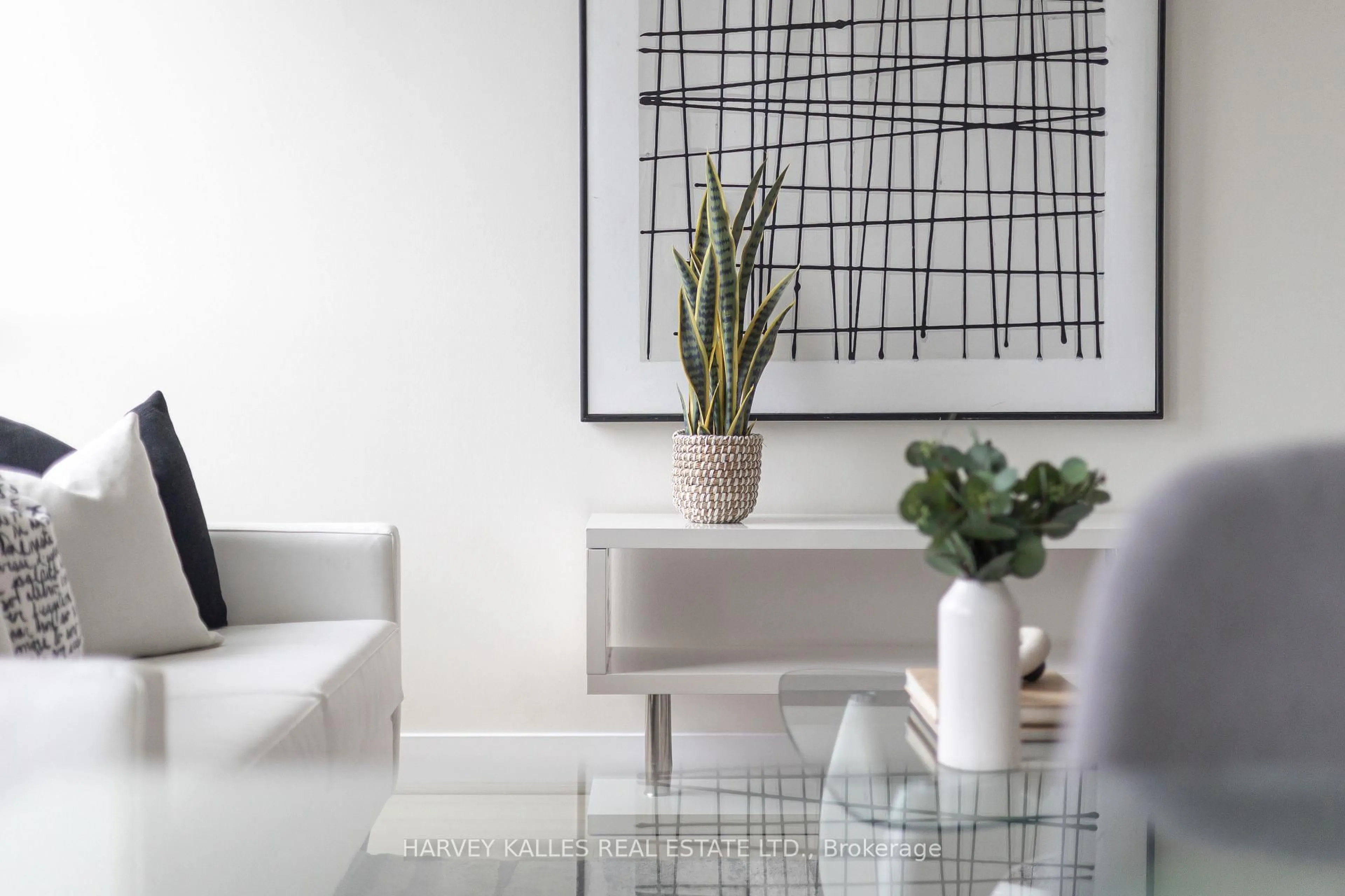 Living room with furniture, ceramic/tile floor for 7608 Yonge St #622, Vaughan Ontario L4J 0J5