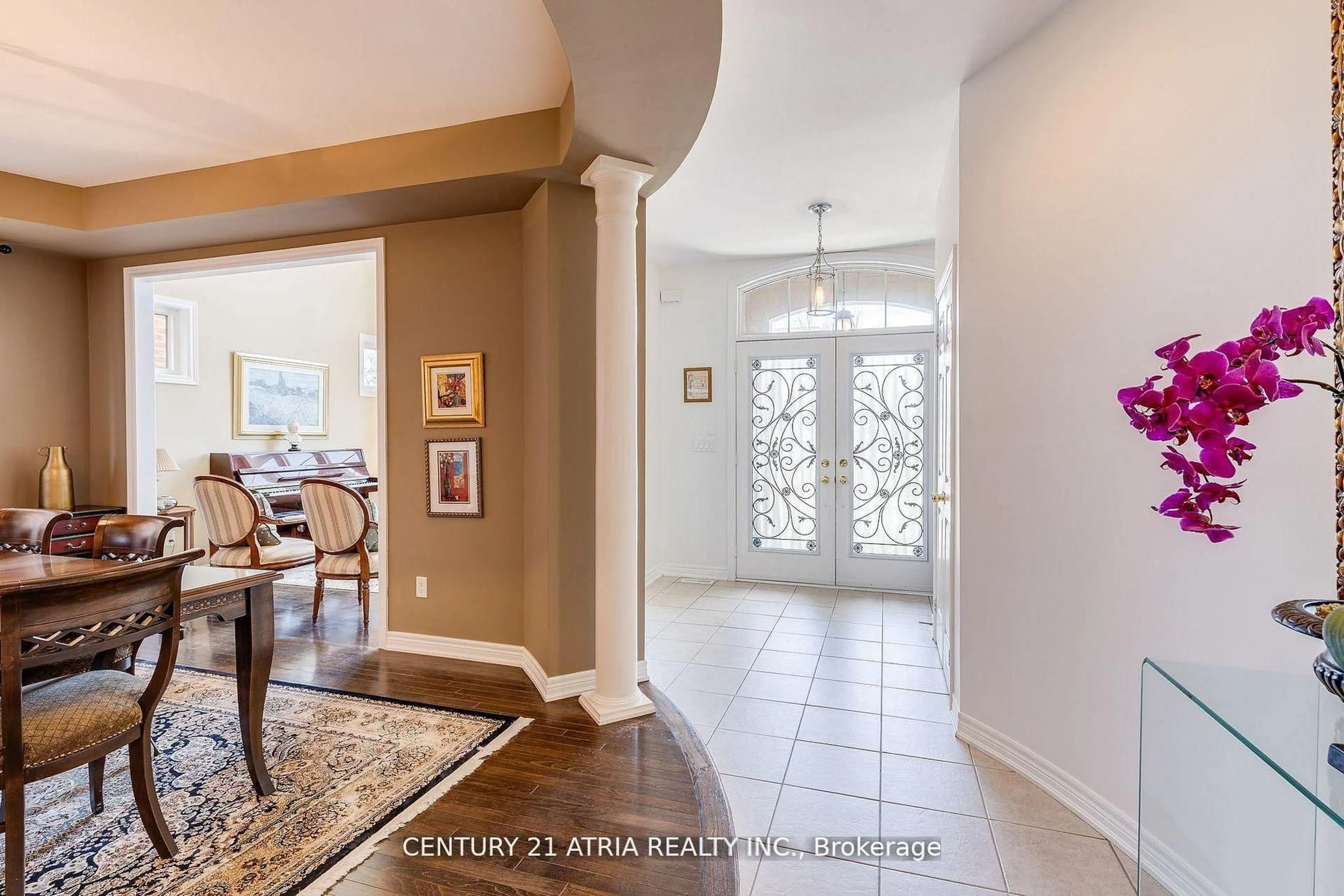 Indoor entryway for 23 Weslock Cres, Aurora Ontario L4G 7Y9