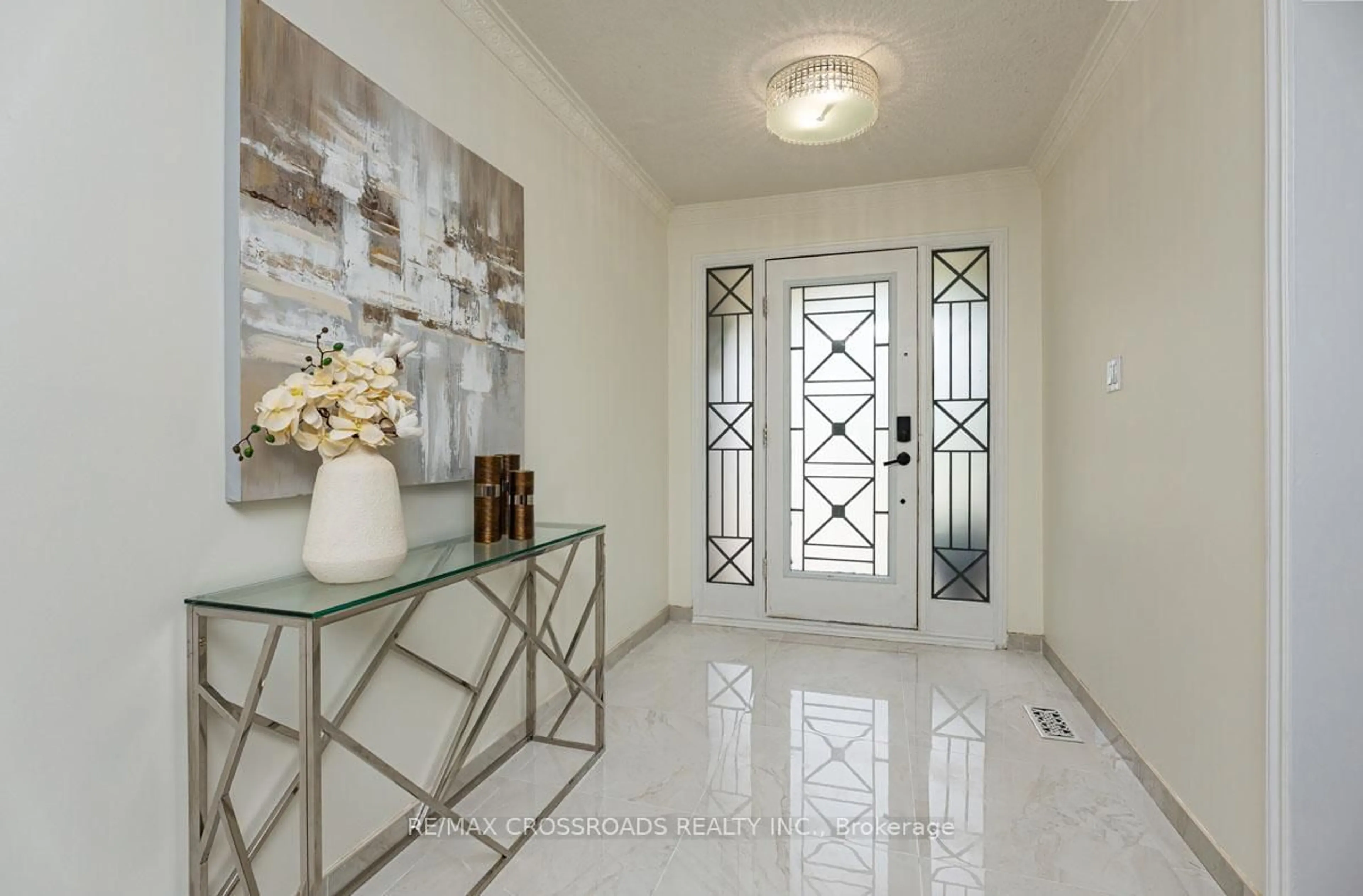 Indoor entryway for 16 Heisey Dr, Markham Ontario L3P 4P7