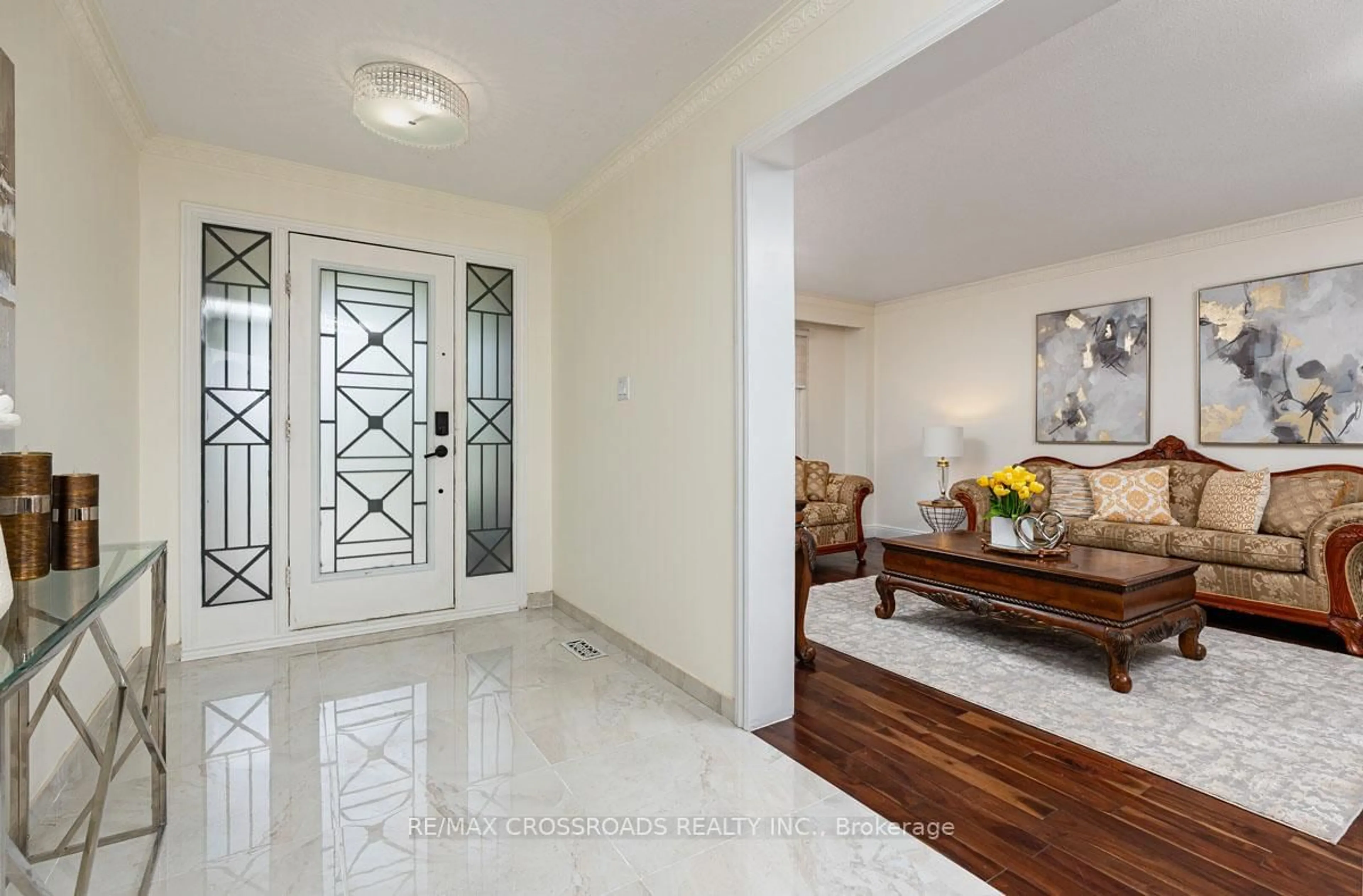 Indoor foyer for 16 Heisey Dr, Markham Ontario L3P 4P7