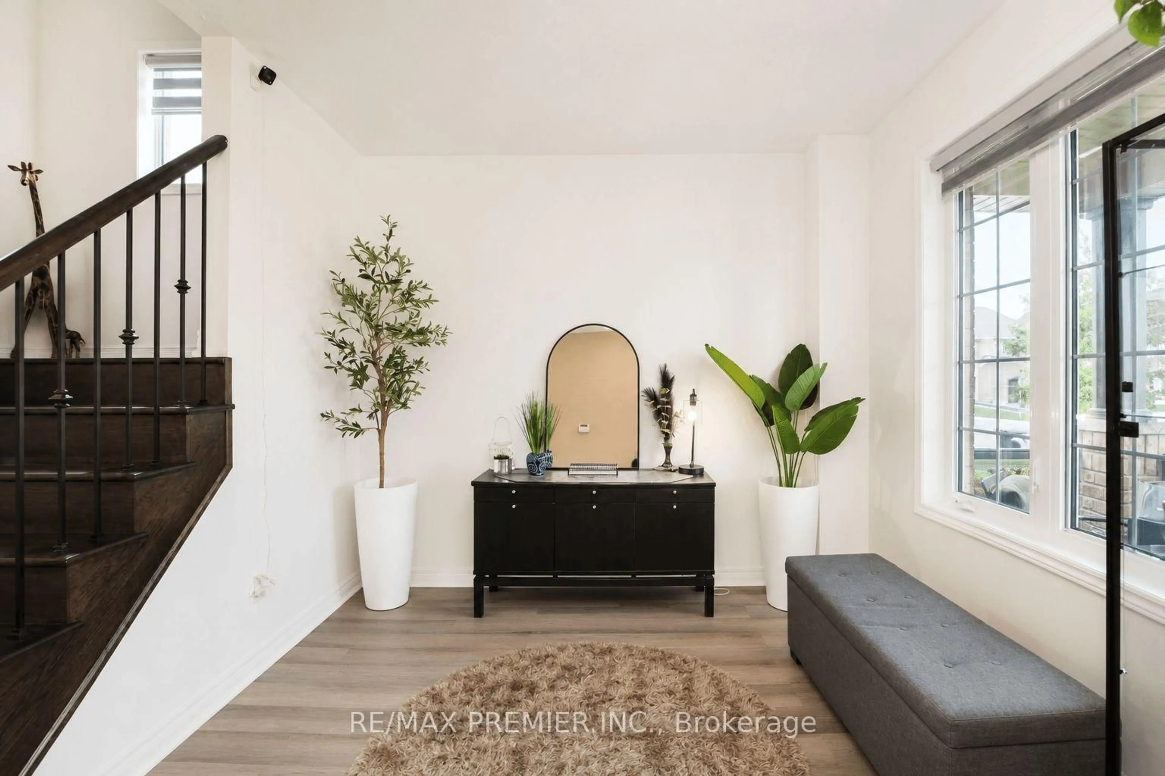 Indoor entryway for 113 McGahey St, New Tecumseth Ontario L0G 1W0