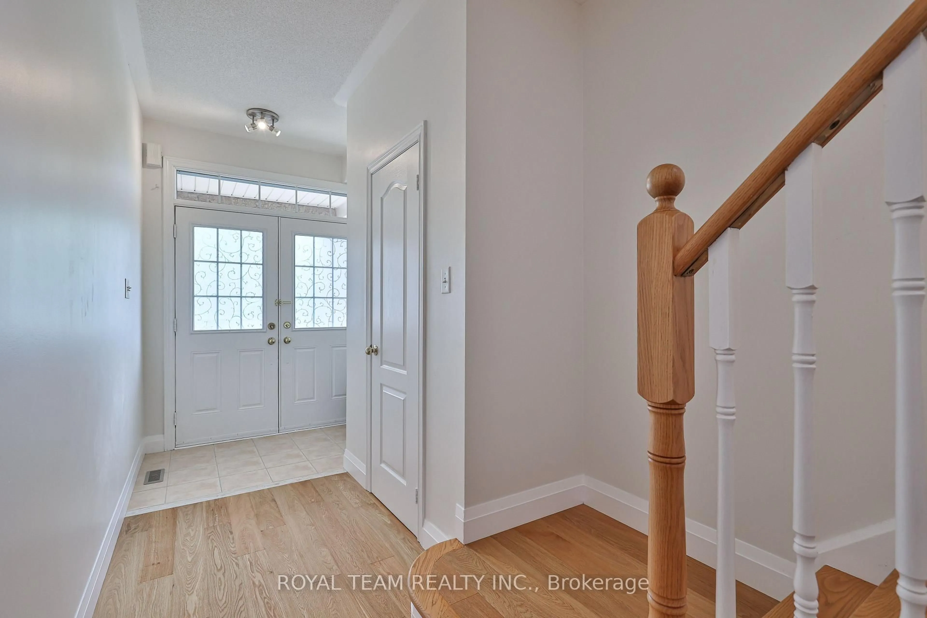 Indoor entryway for 12 Spring Arbour Rd, Vaughan Ontario L4J 0B7