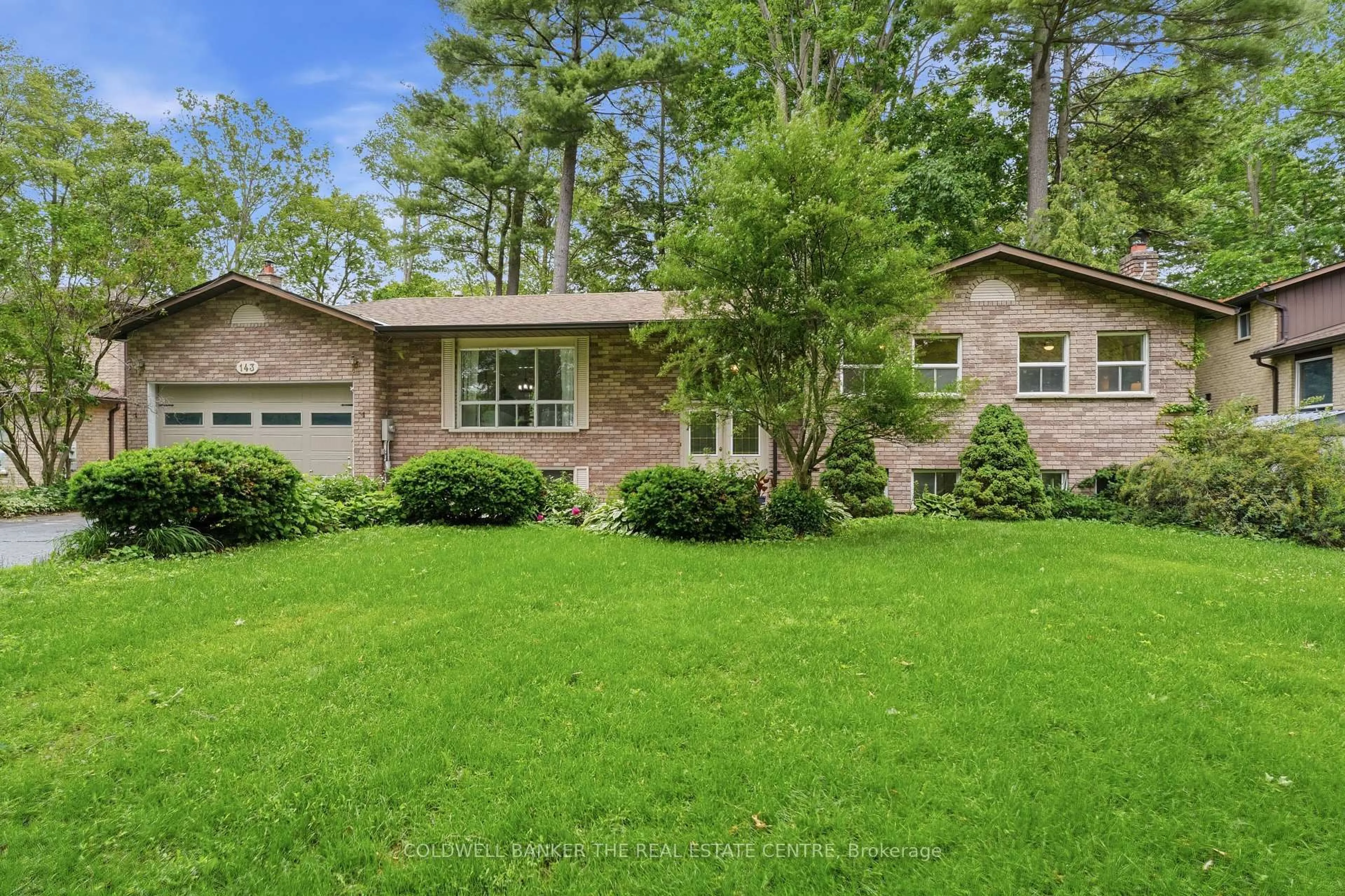 Home with brick exterior material, unknown for 143 Park Ave, East Gwillimbury Ontario L9N 1J1