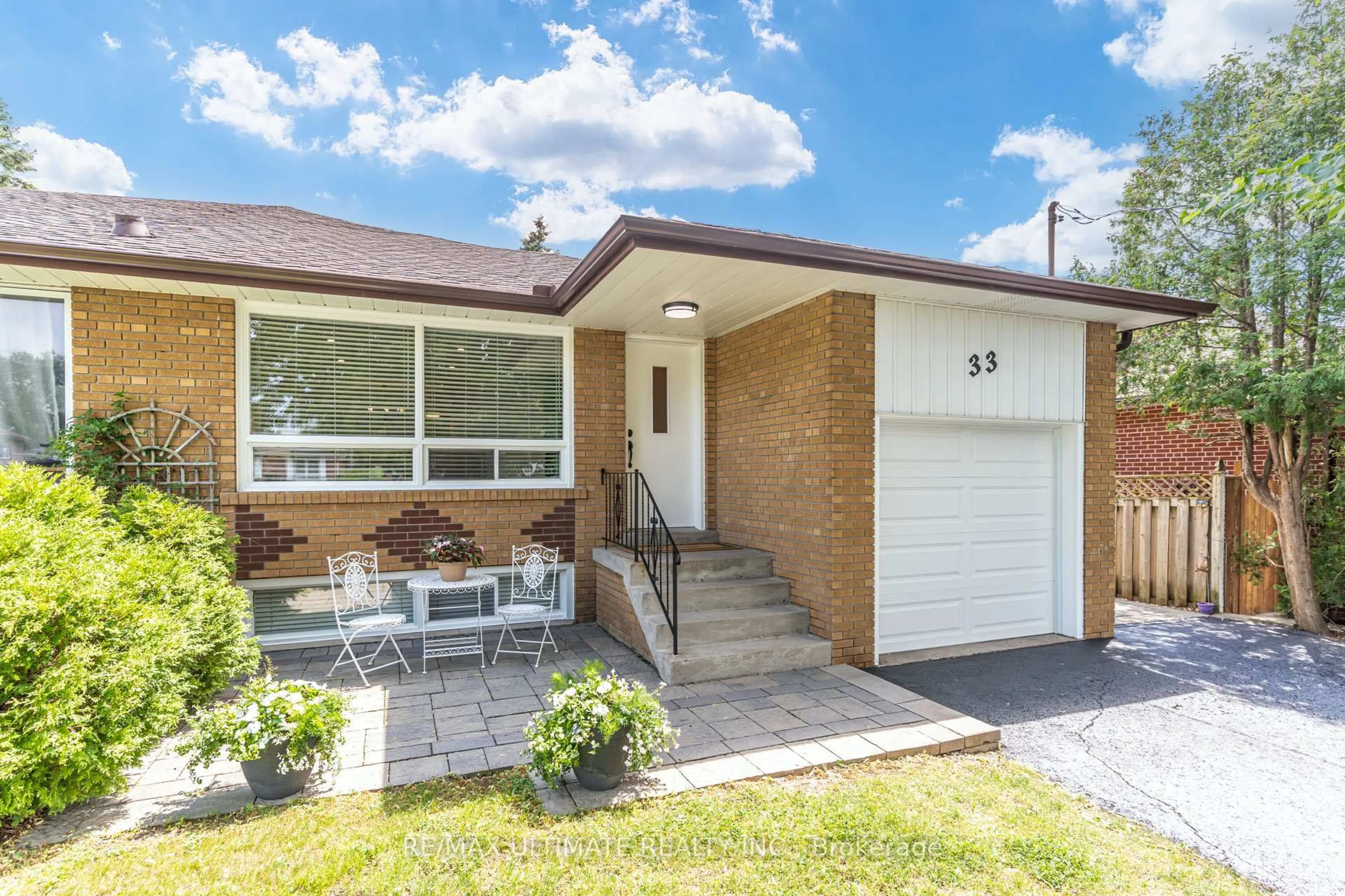 Home with brick exterior material, street for 33 King Richard Crt, Markham Ontario L3P 1M2