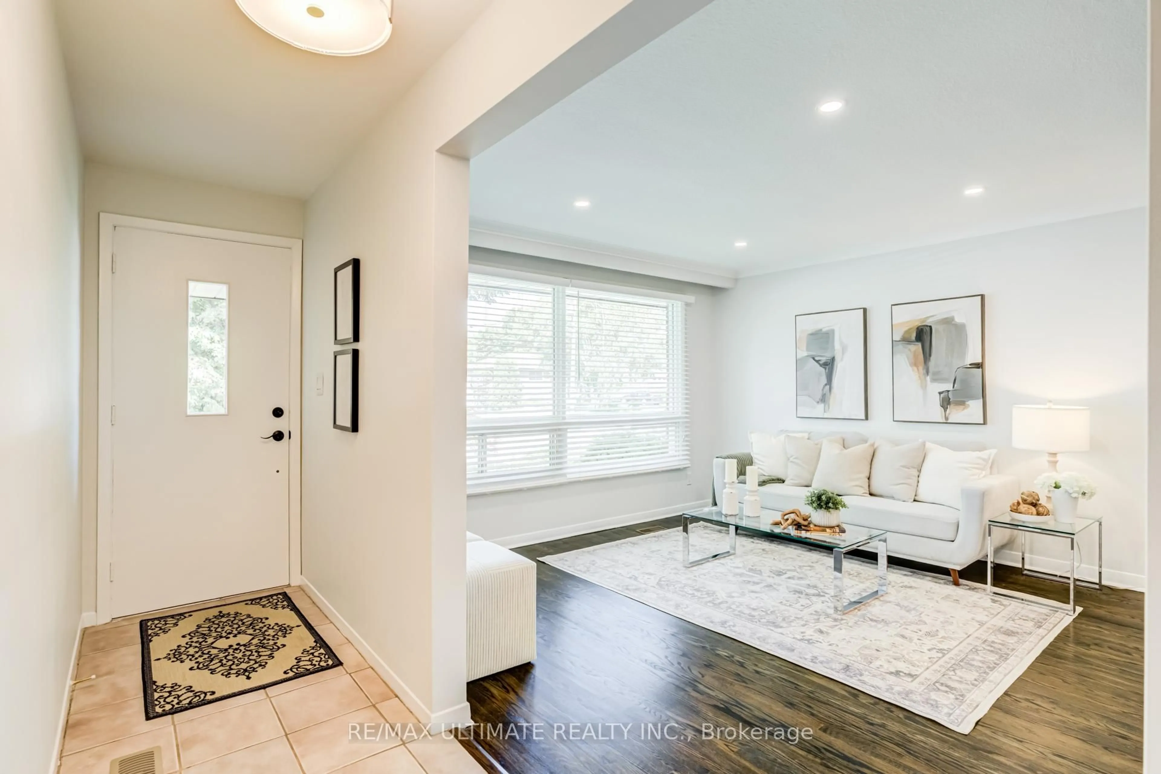 Indoor entryway for 33 King Richard Crt, Markham Ontario L3P 1M2