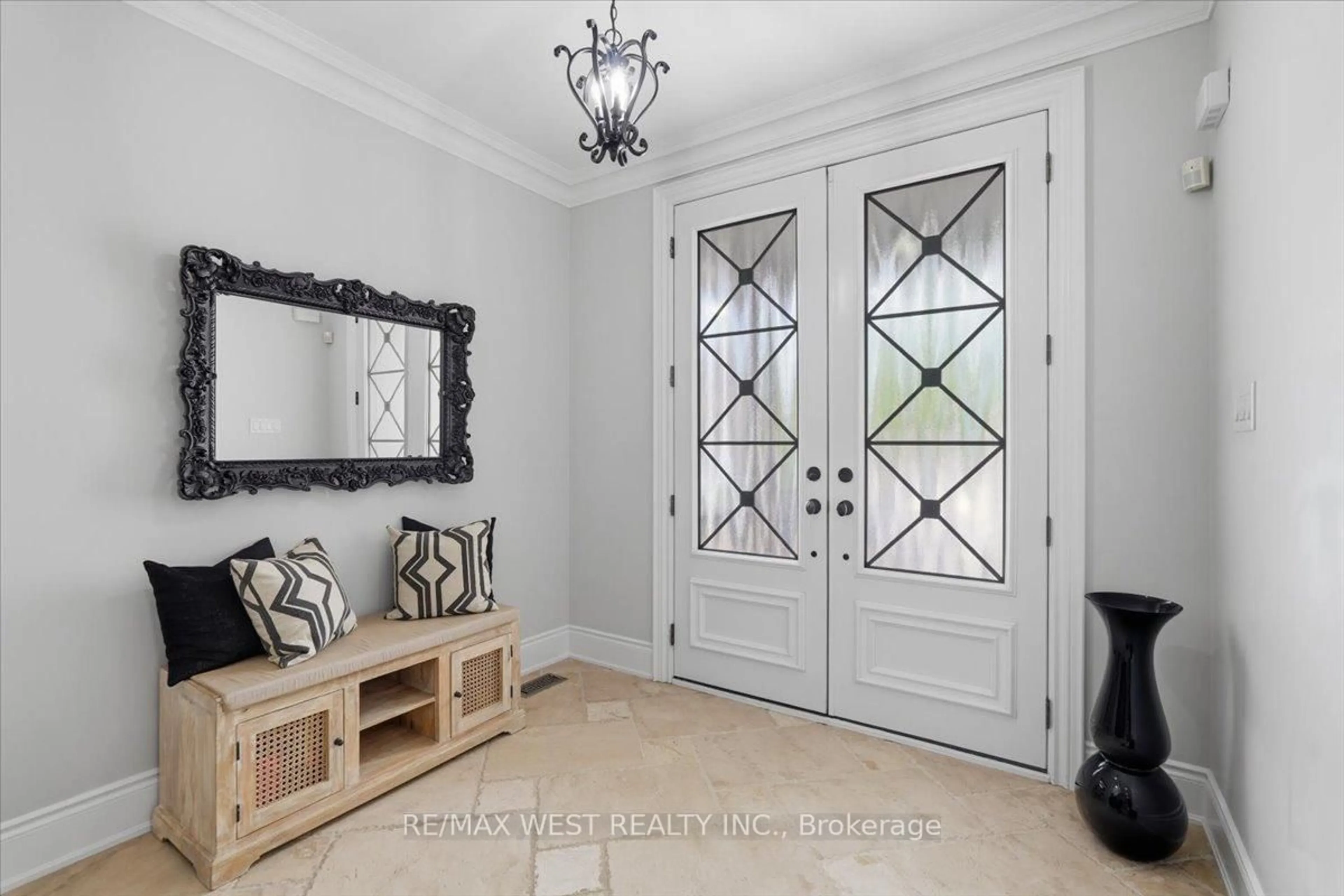 Indoor entryway for 36 Danpatrick Dr, Richmond Hill Ontario L4S 2S7