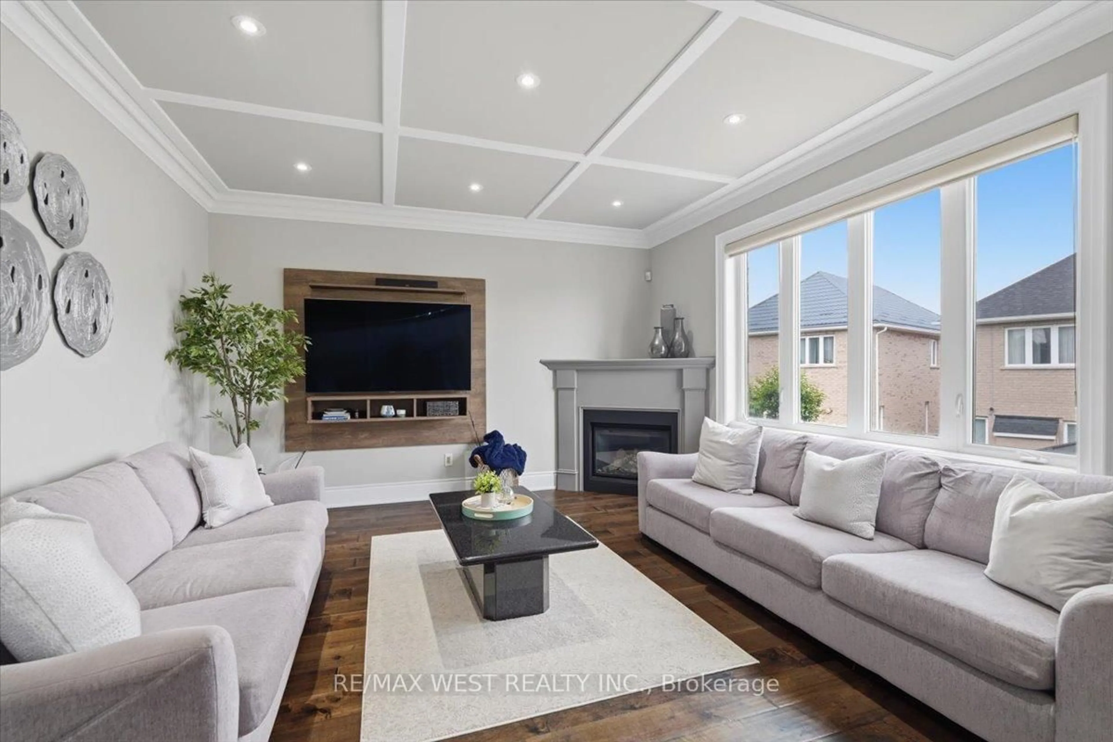 Living room with furniture, unknown for 36 Danpatrick Dr, Richmond Hill Ontario L4S 2S7