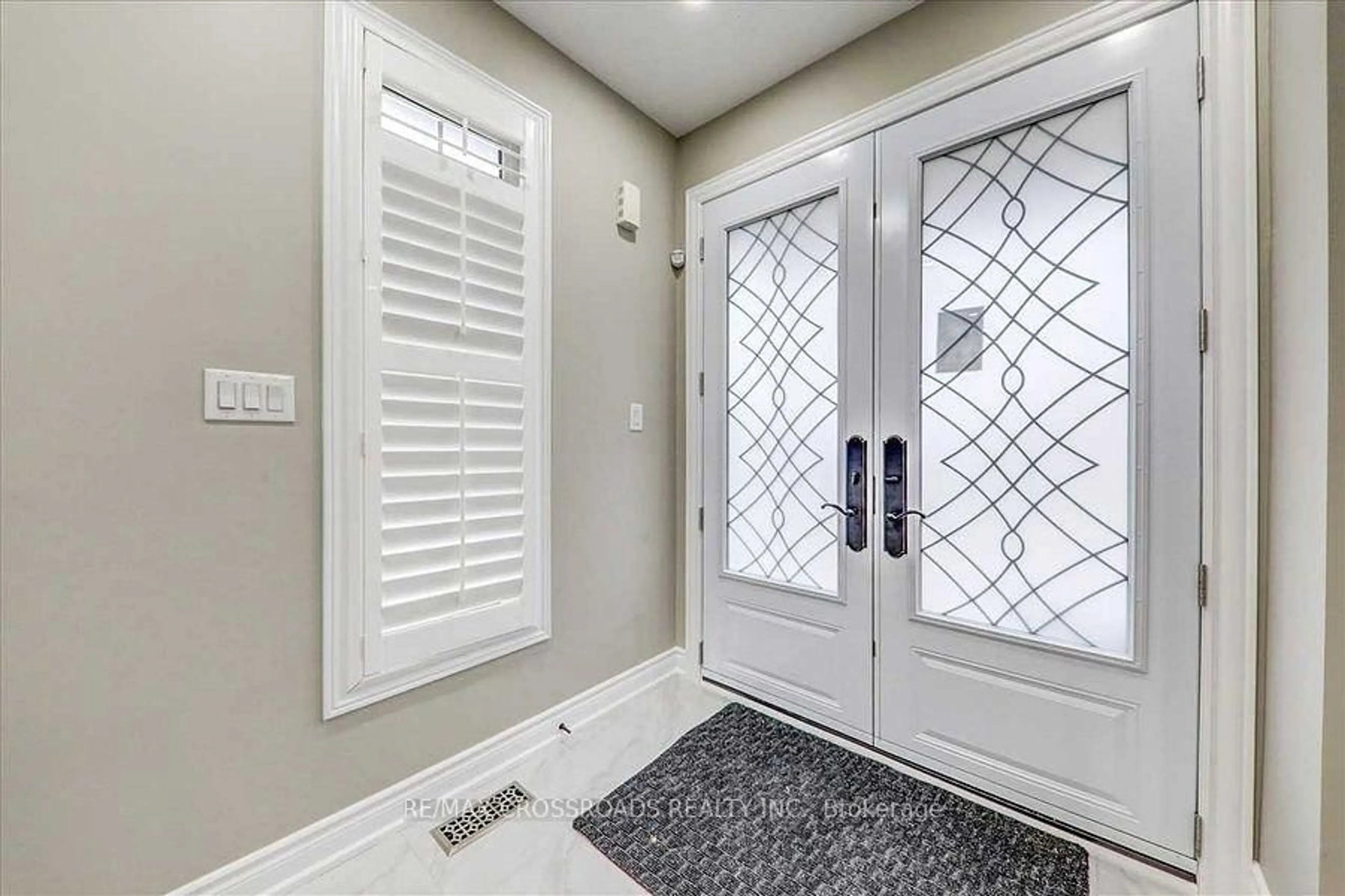 Indoor entryway for 9 Geddington Cres, Markham Ontario L6B 0G4