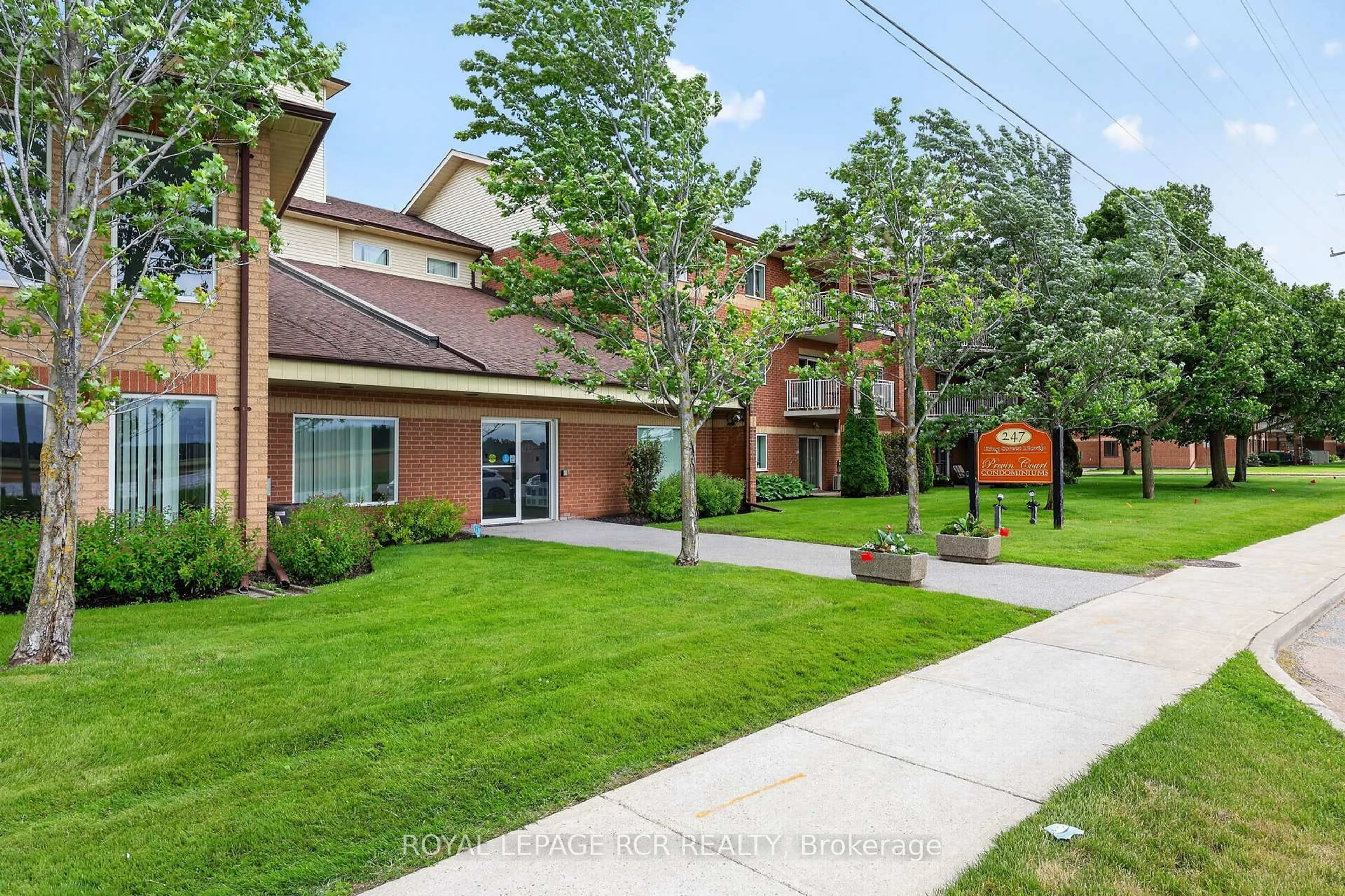 Patio, street for 247 King St #113, New Tecumseth Ontario L9R 1N4