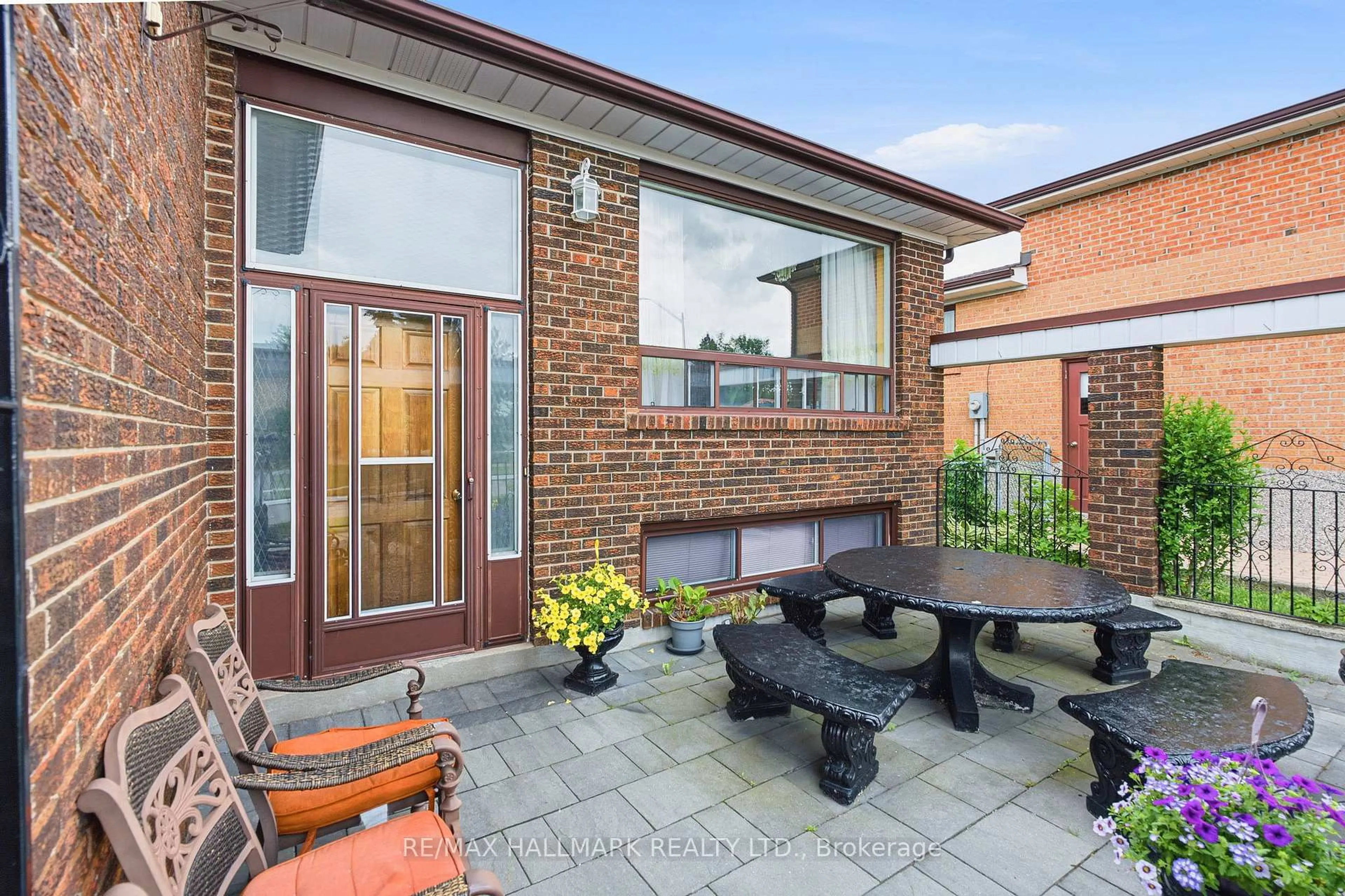 Patio, street for 65 Oakhill Rd, Vaughan Ontario L4L 2H2