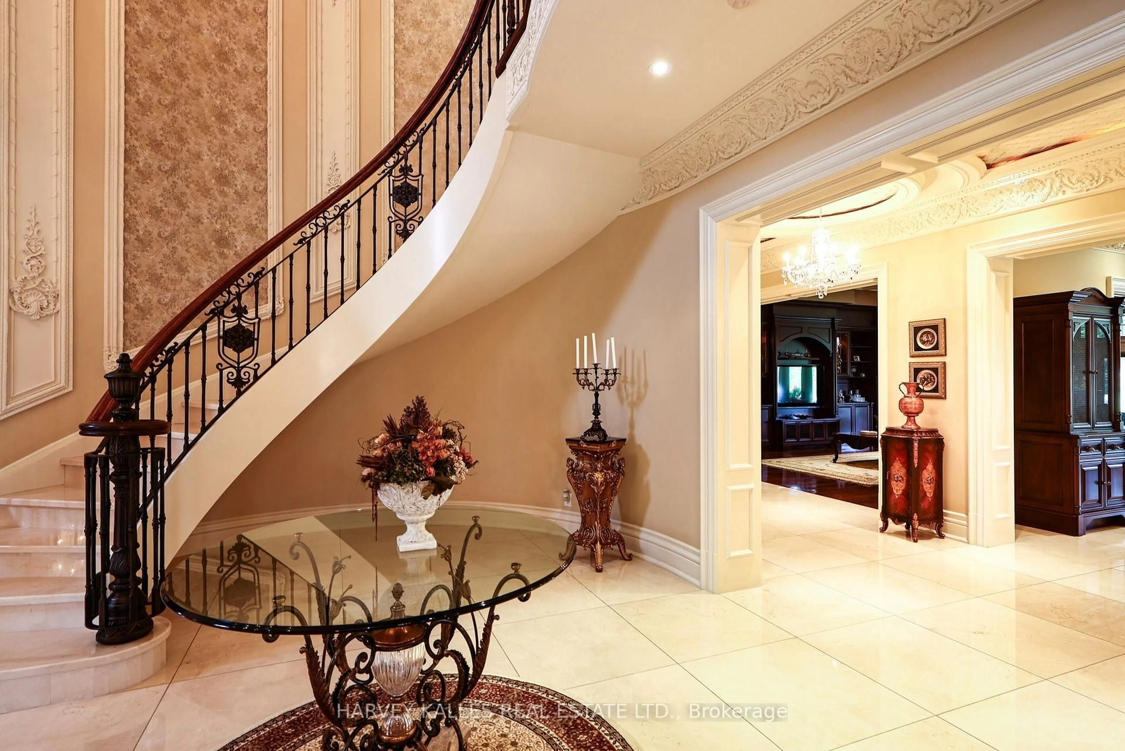 Indoor foyer for 165 Parr Pl, Vaughan Ontario L4J 8L1