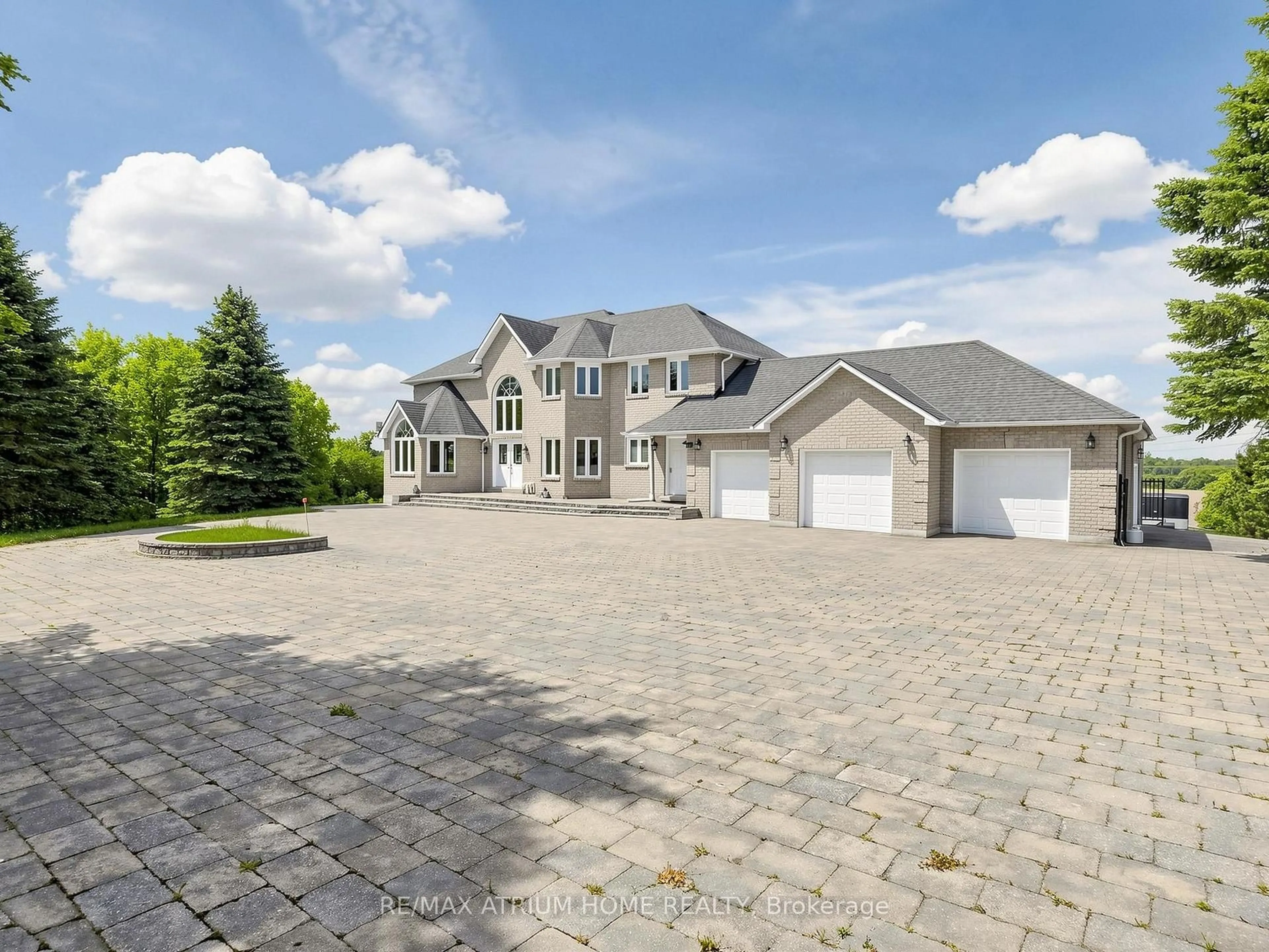A pic from outside/outdoor area/front of a property/back of a property/a pic from drone, street for 21562 Woodbine Ave, East Gwillimbury Ontario L0G 1R0