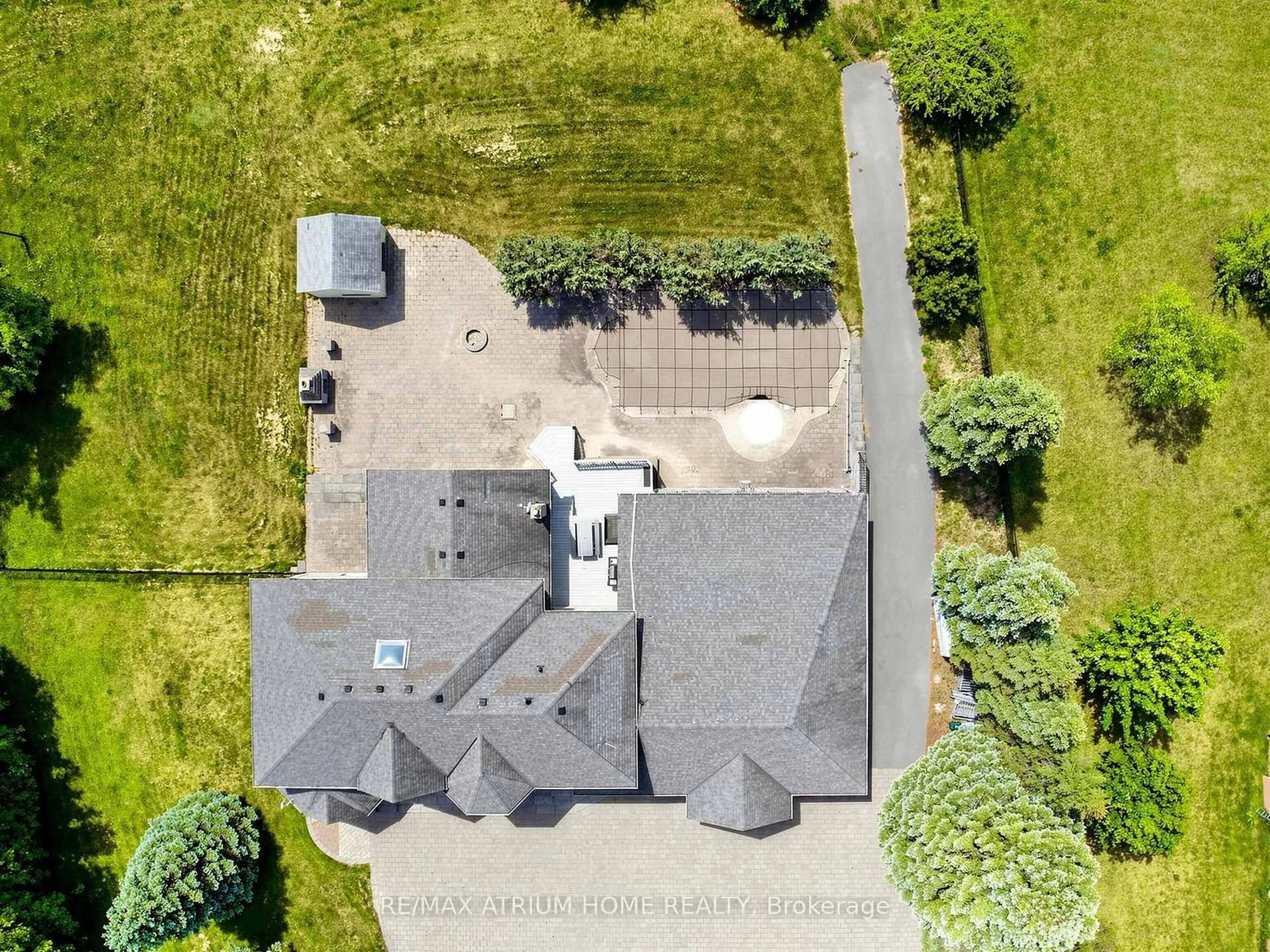 A pic from outside/outdoor area/front of a property/back of a property/a pic from drone, building for 21562 Woodbine Ave, East Gwillimbury Ontario L0G 1R0