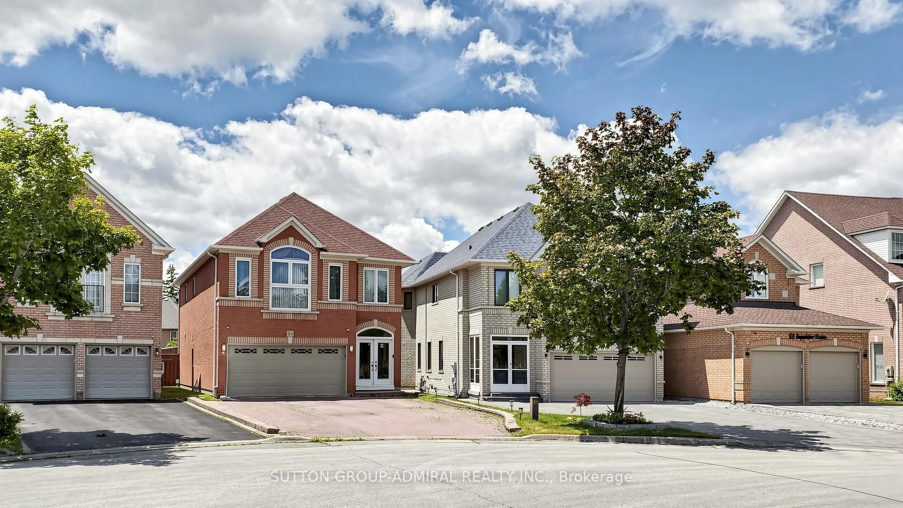 A pic from outside/outdoor area/front of a property/back of a property/a pic from drone, street for 84 Sapphire Dr, Richmond Hill Ontario L4S 2E6